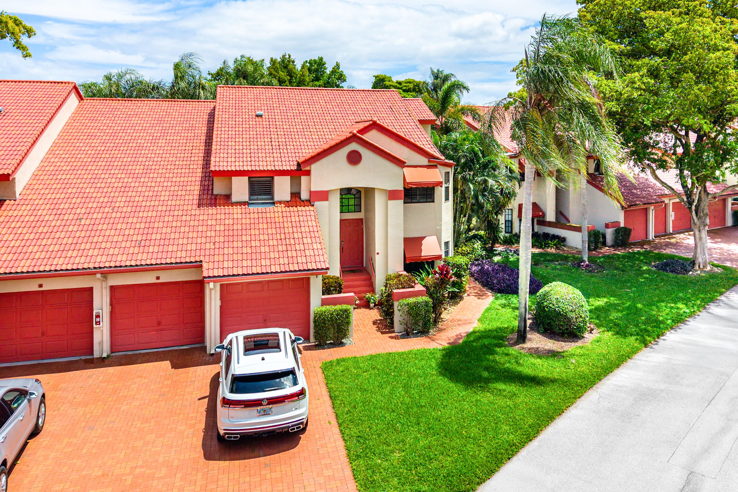 7685 Lexington Club Boulevard B Property Photo 1