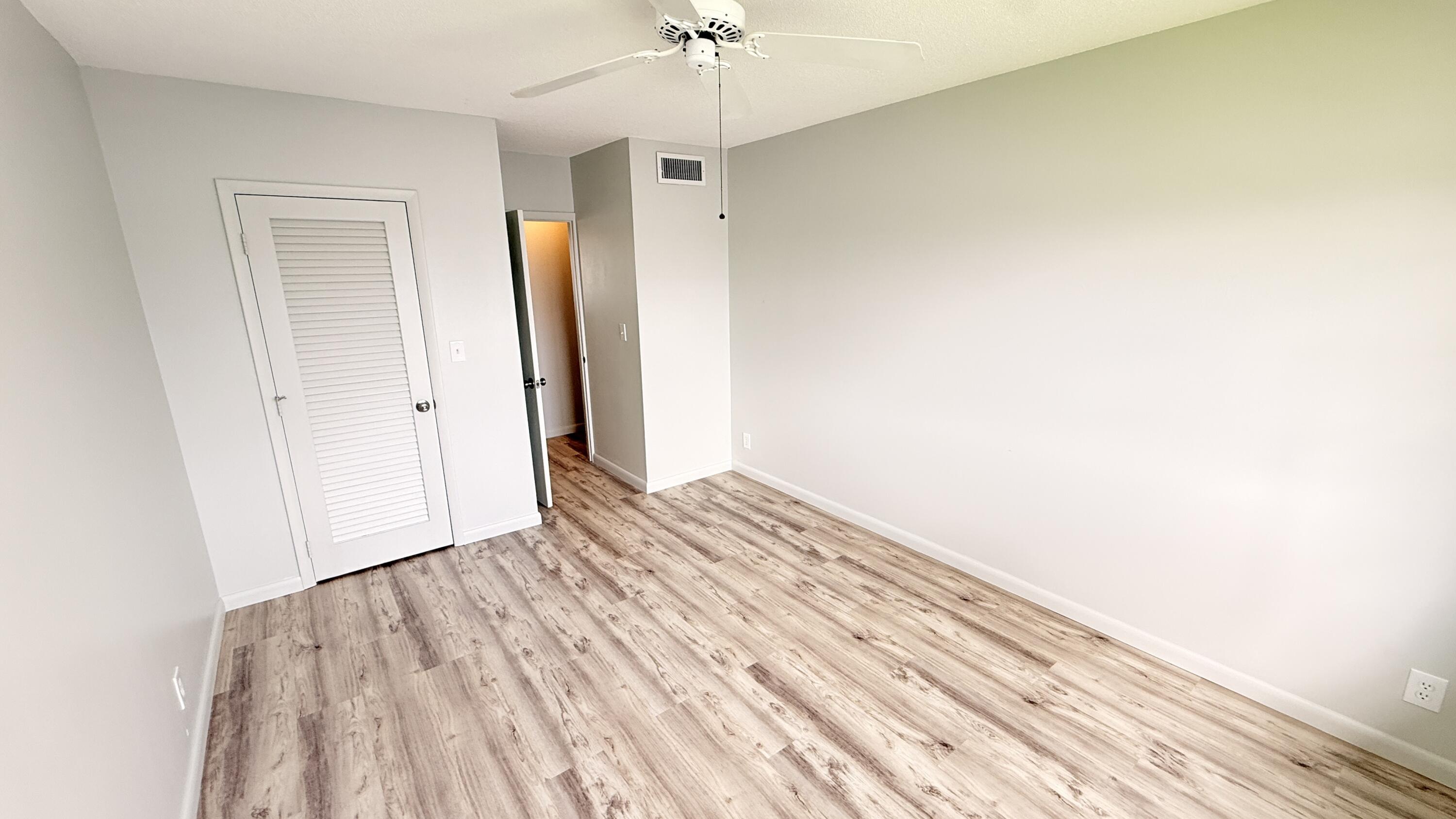 1114 Lake Terrace 205 Property Photo 14