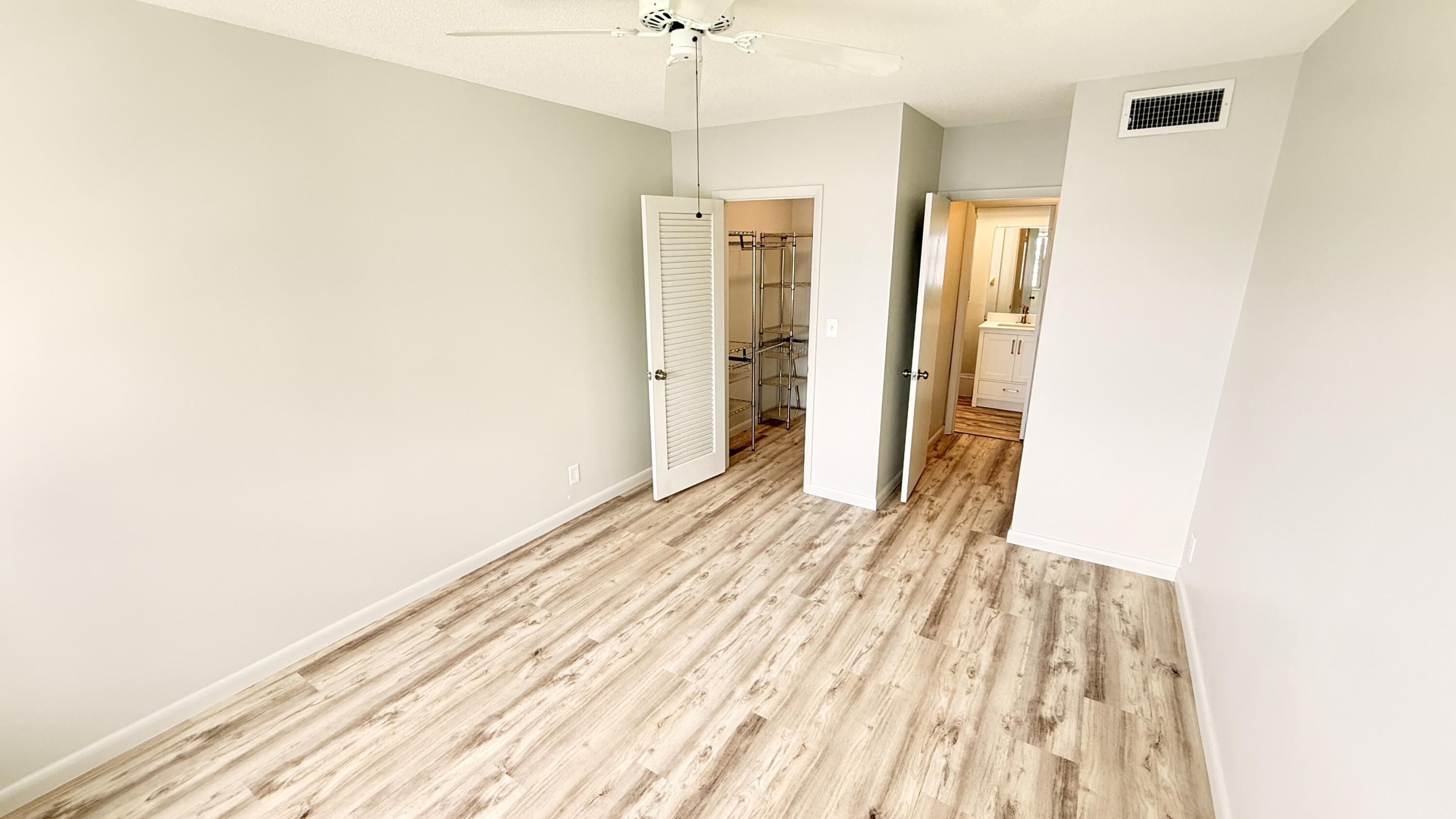 1114 Lake Terrace 205 Property Photo 15