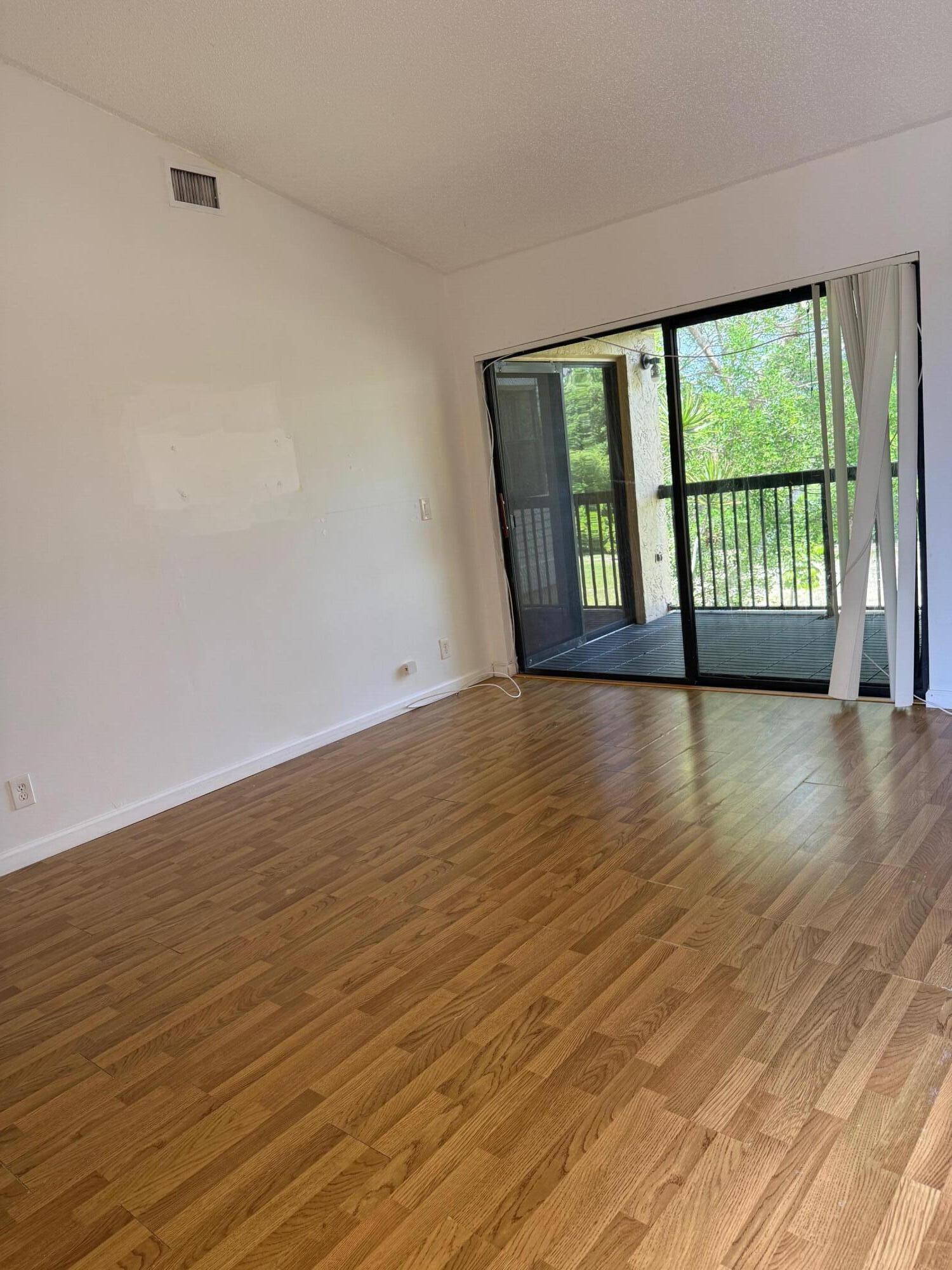 5721 Riverside Drive 301b5 Property Photo 3