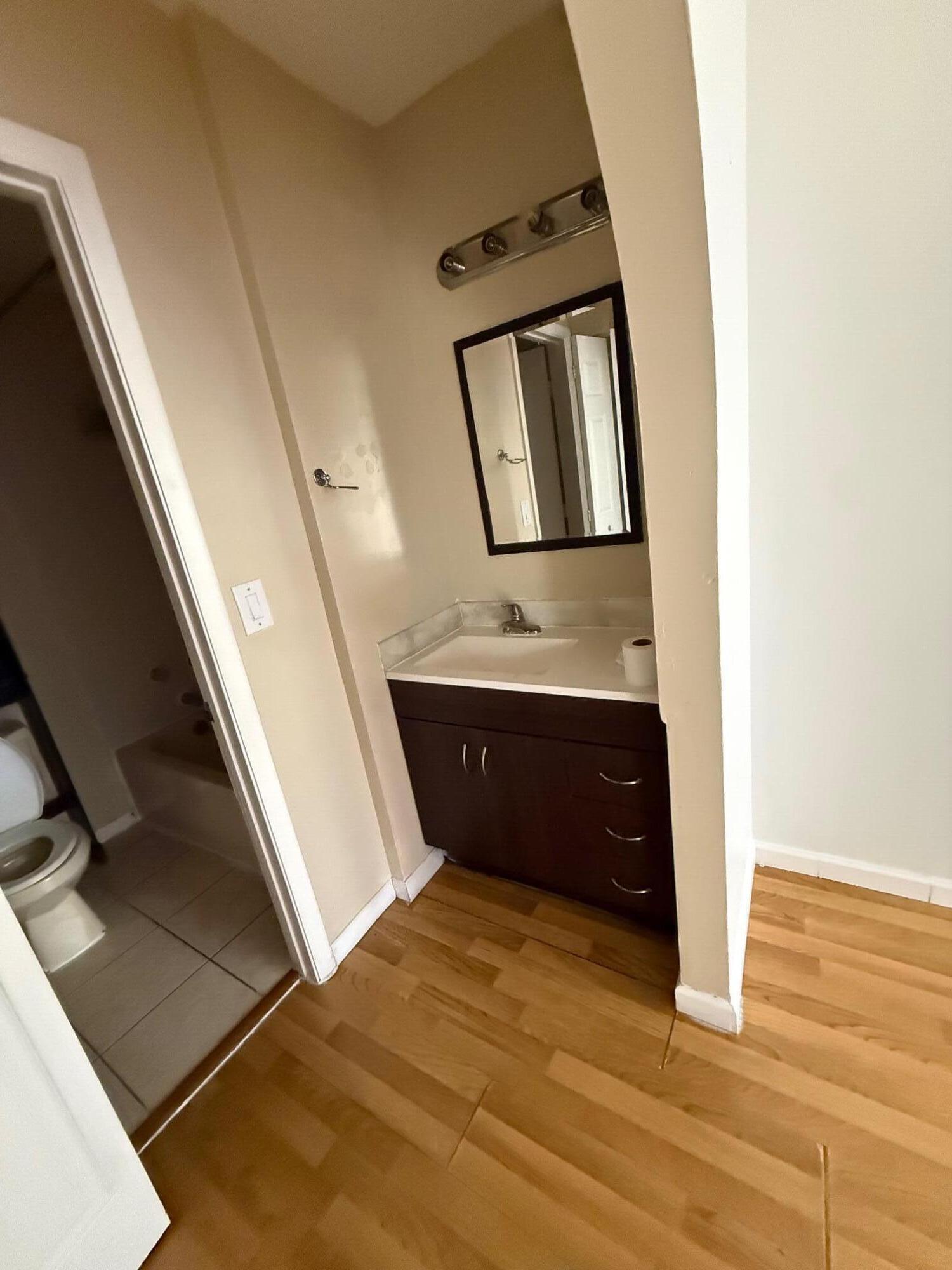 5721 Riverside Drive 301b5 Property Photo 8