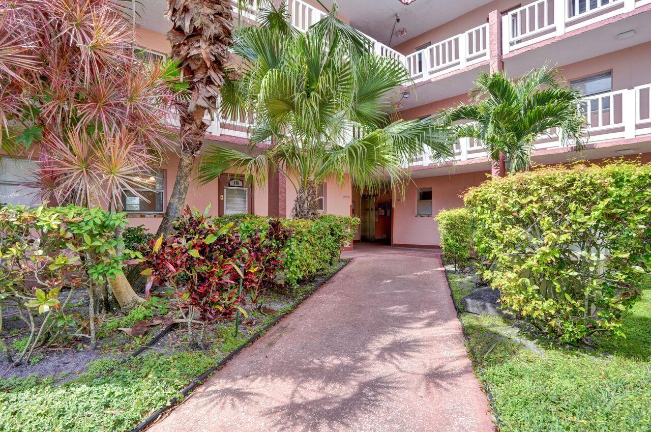 9460 Sunrise Lakes Boulevard 106