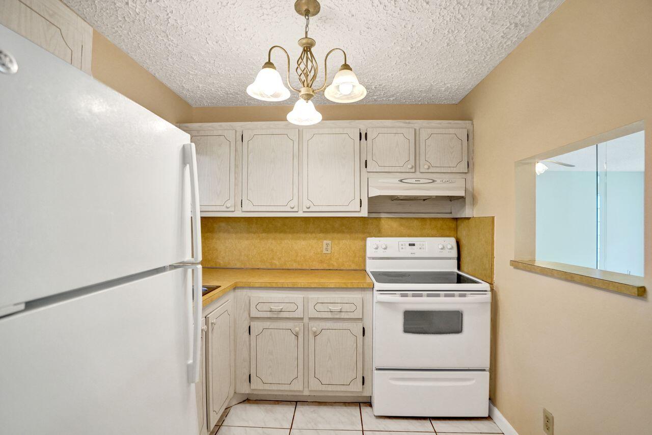 9460 Sunrise Lakes Boulevard 106 Property Photo 3