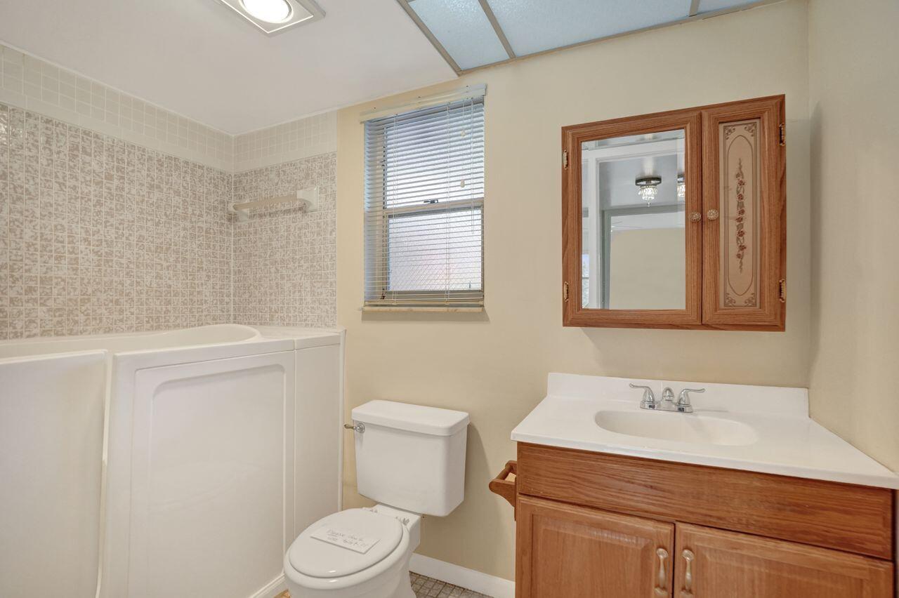 9460 Sunrise Lakes Boulevard 106 Property Photo 19