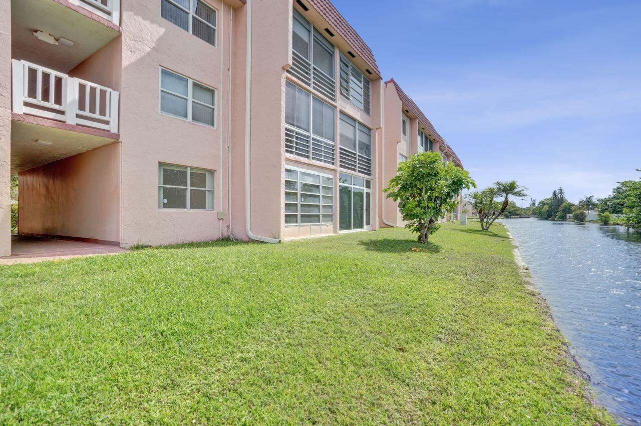 9460 Sunrise Lakes Boulevard 106 Property Photo 26