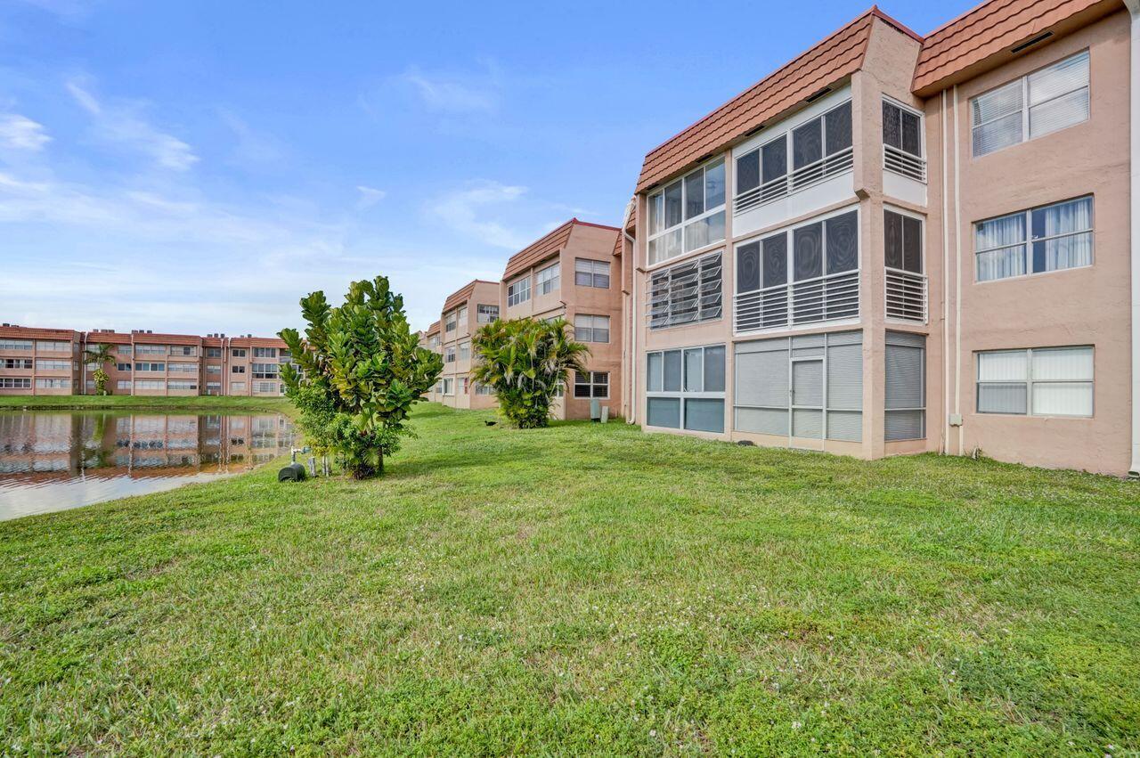 9460 Sunrise Lakes Boulevard 106 Property Photo 29