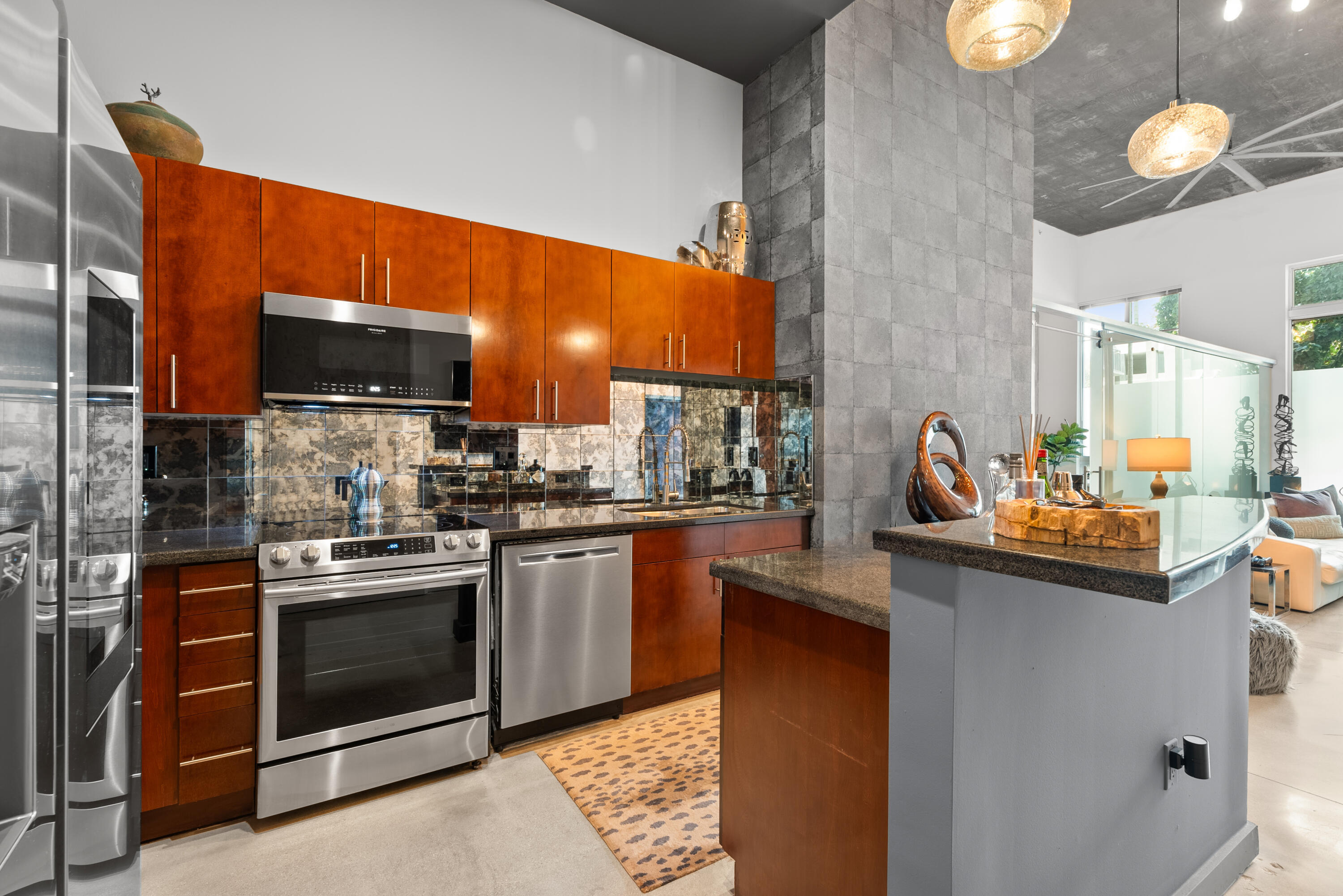 300 S Australian Avenue 103 Property Photo 1