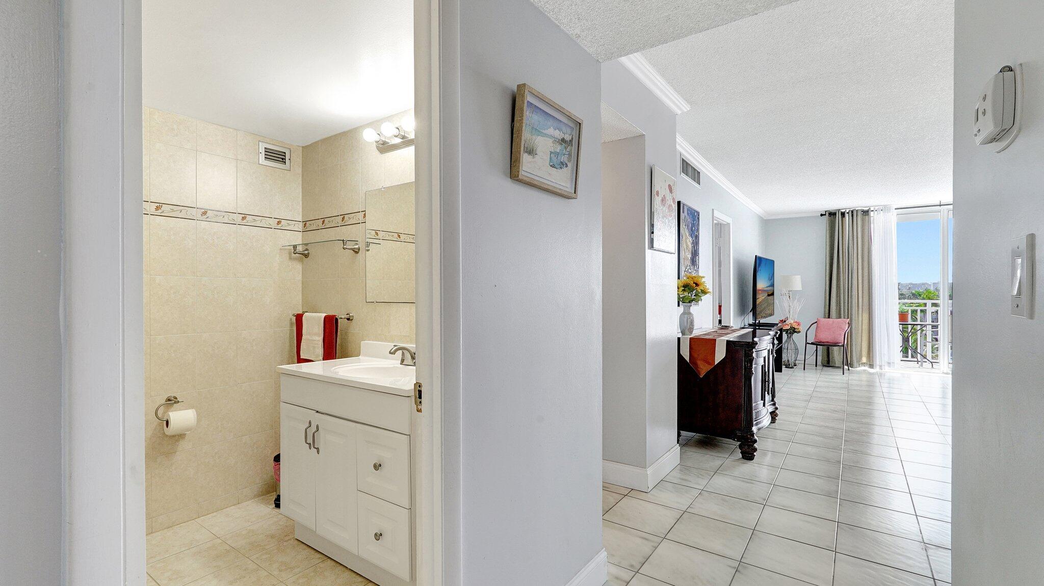 427 Golden Isles Drive 5j Property Photo 10