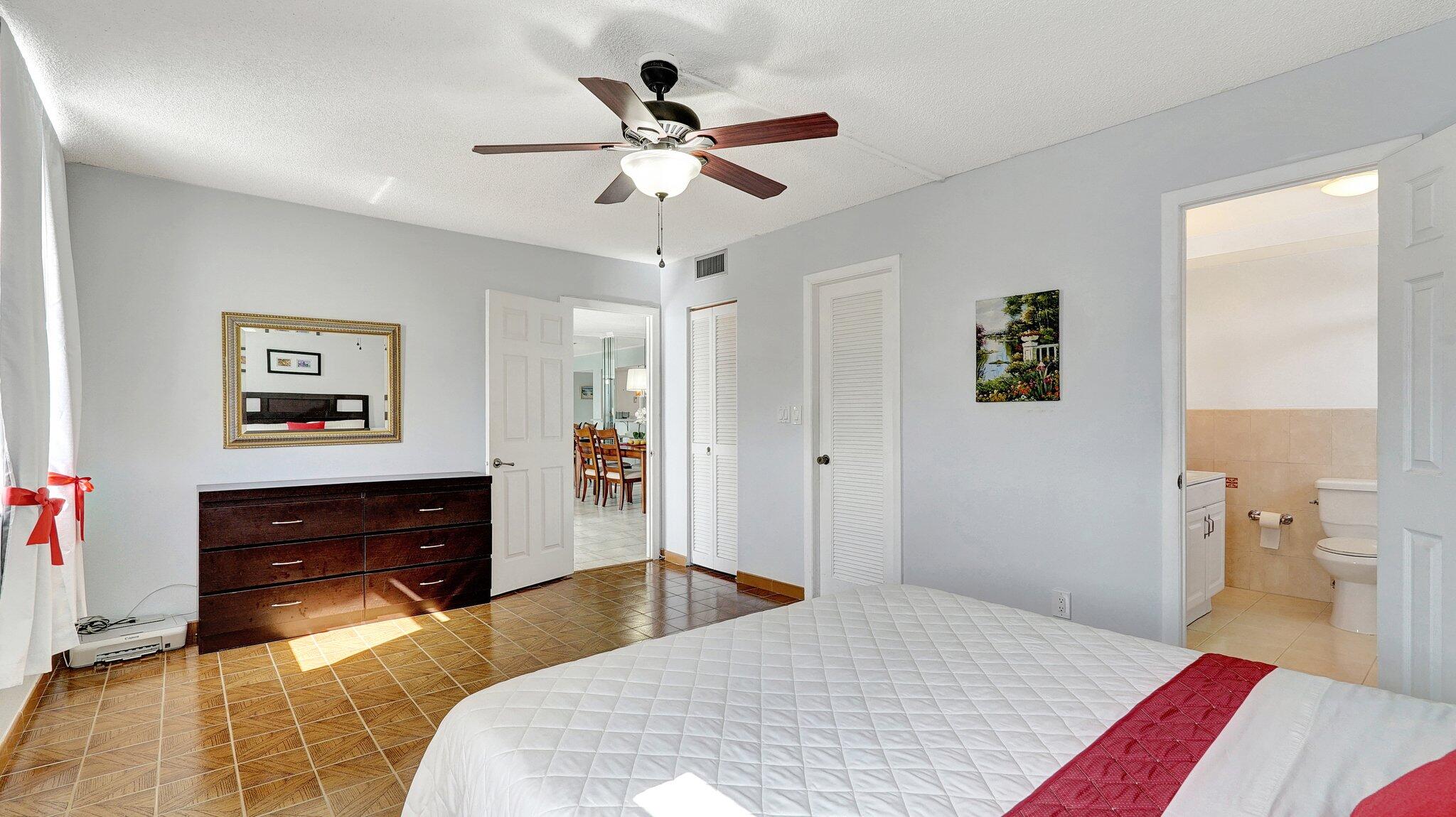 427 Golden Isles Drive 5j Property Photo 18