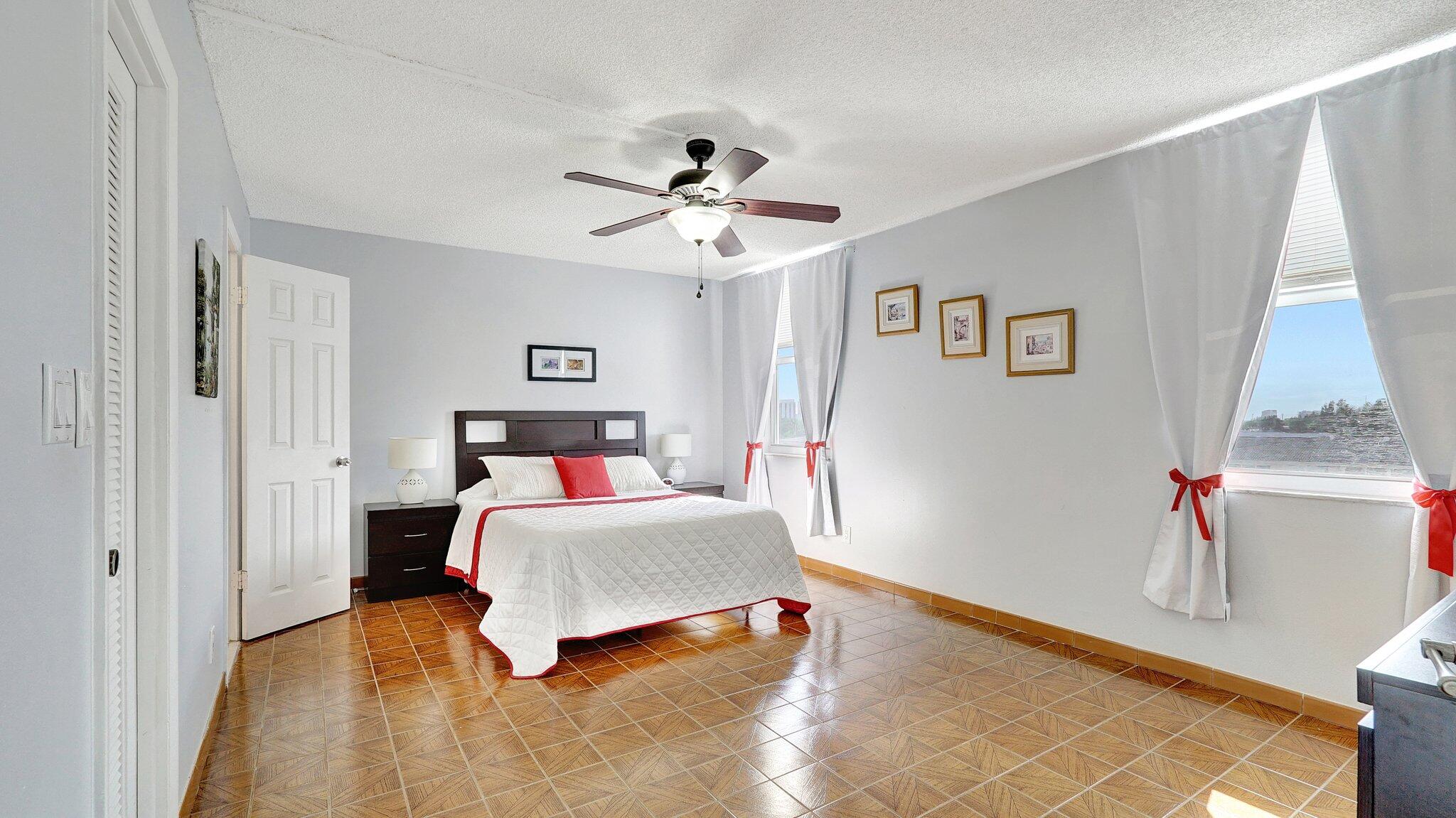 427 Golden Isles Drive 5j Property Photo 20
