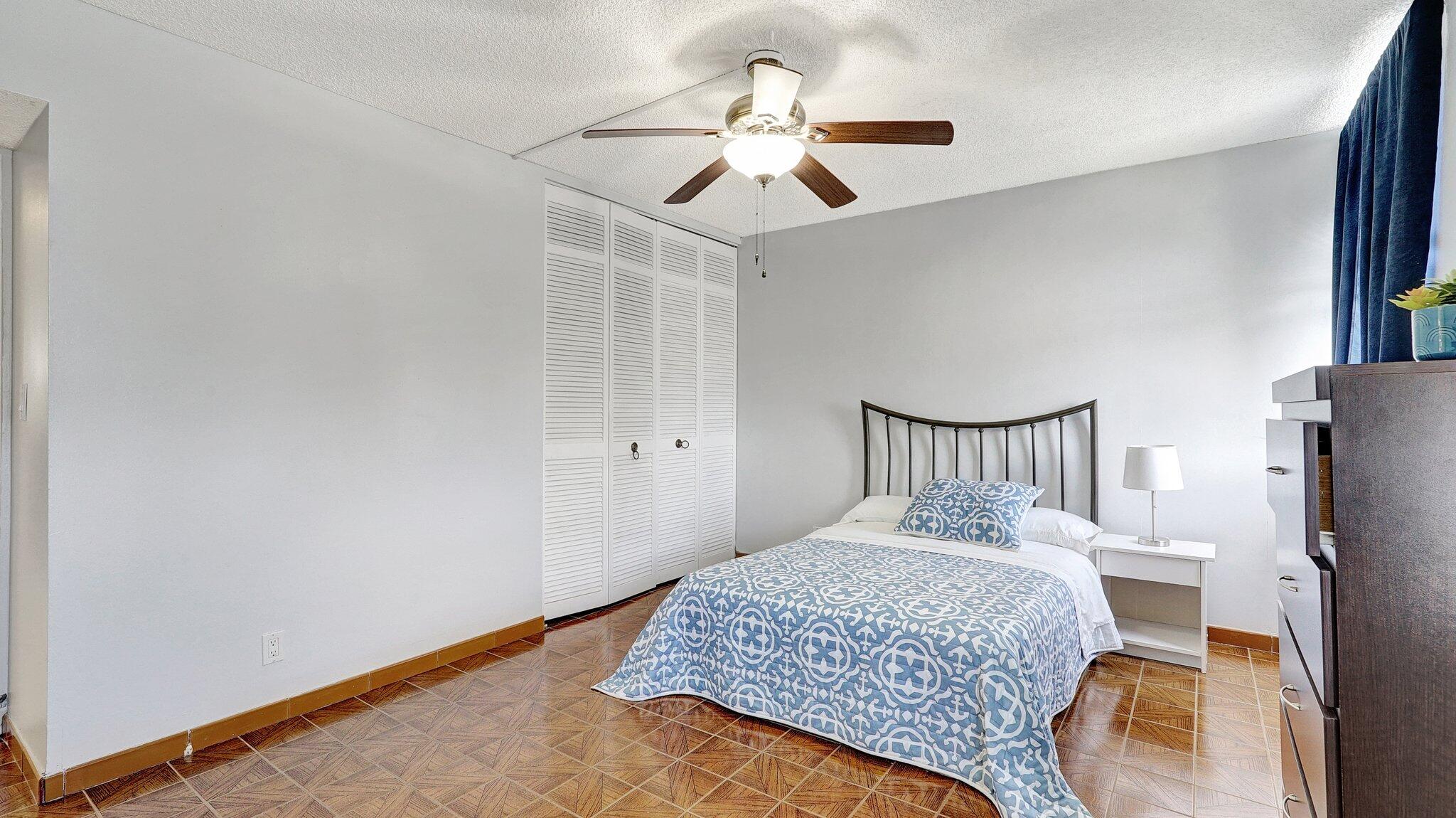 427 Golden Isles Drive 5j Property Photo 21