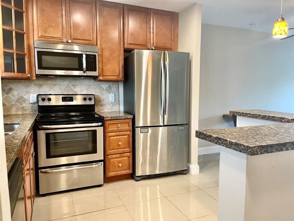 809 W Oakland Park Boulevard J12 Property Photo 1