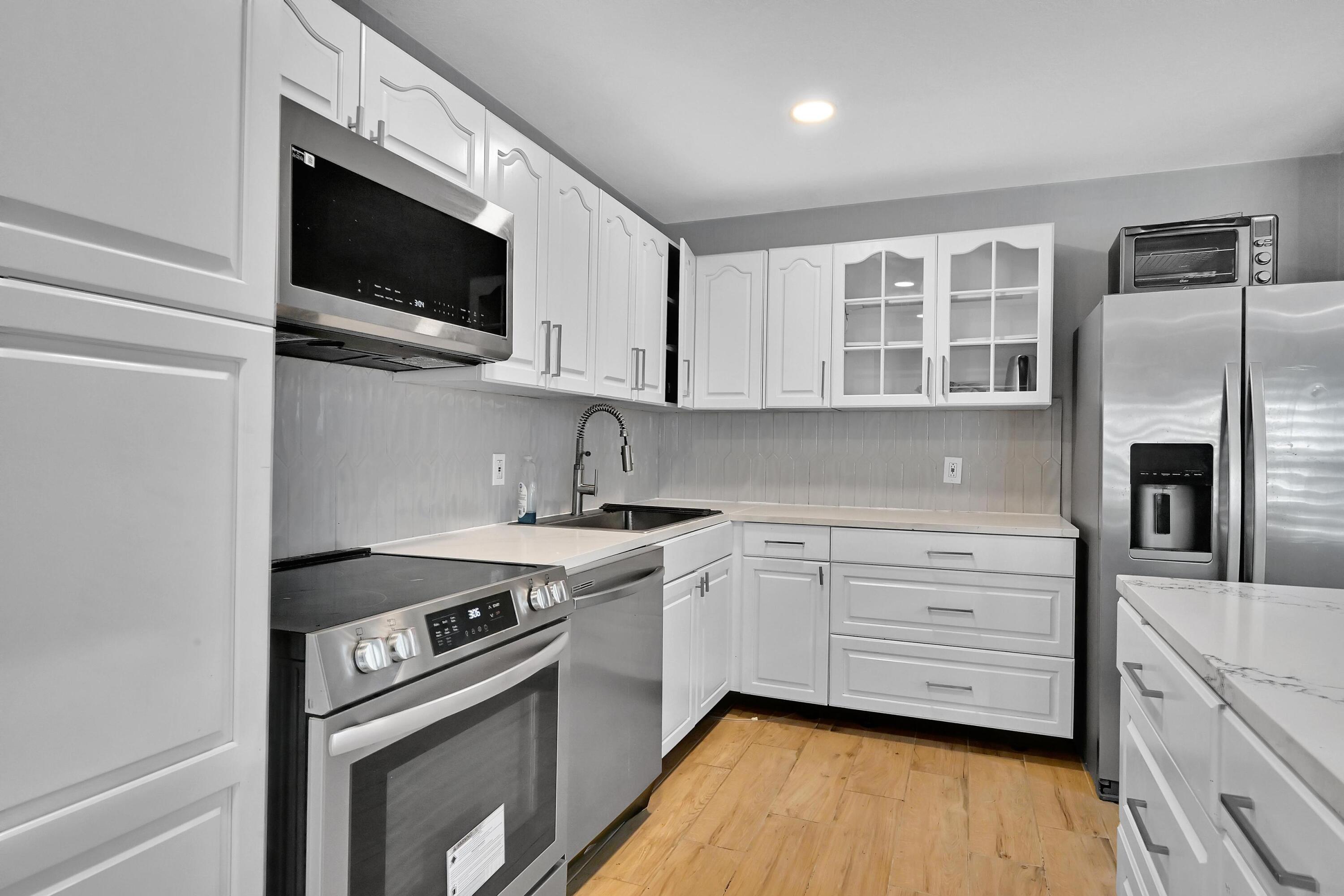 6385 86th Place Property Photo 4