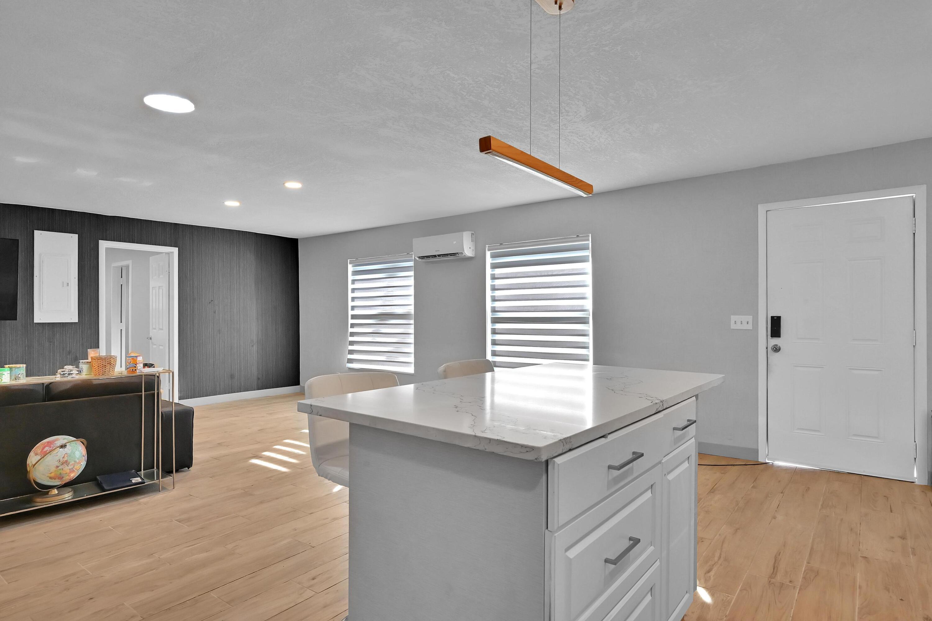 6385 86th Place Property Photo 5