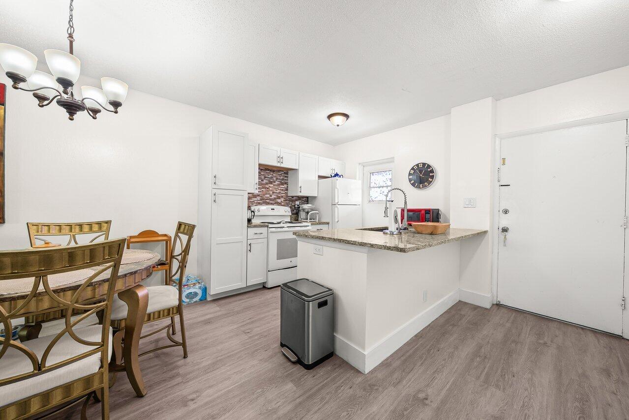 1117 Lake Terrace 207 Property Photo 6