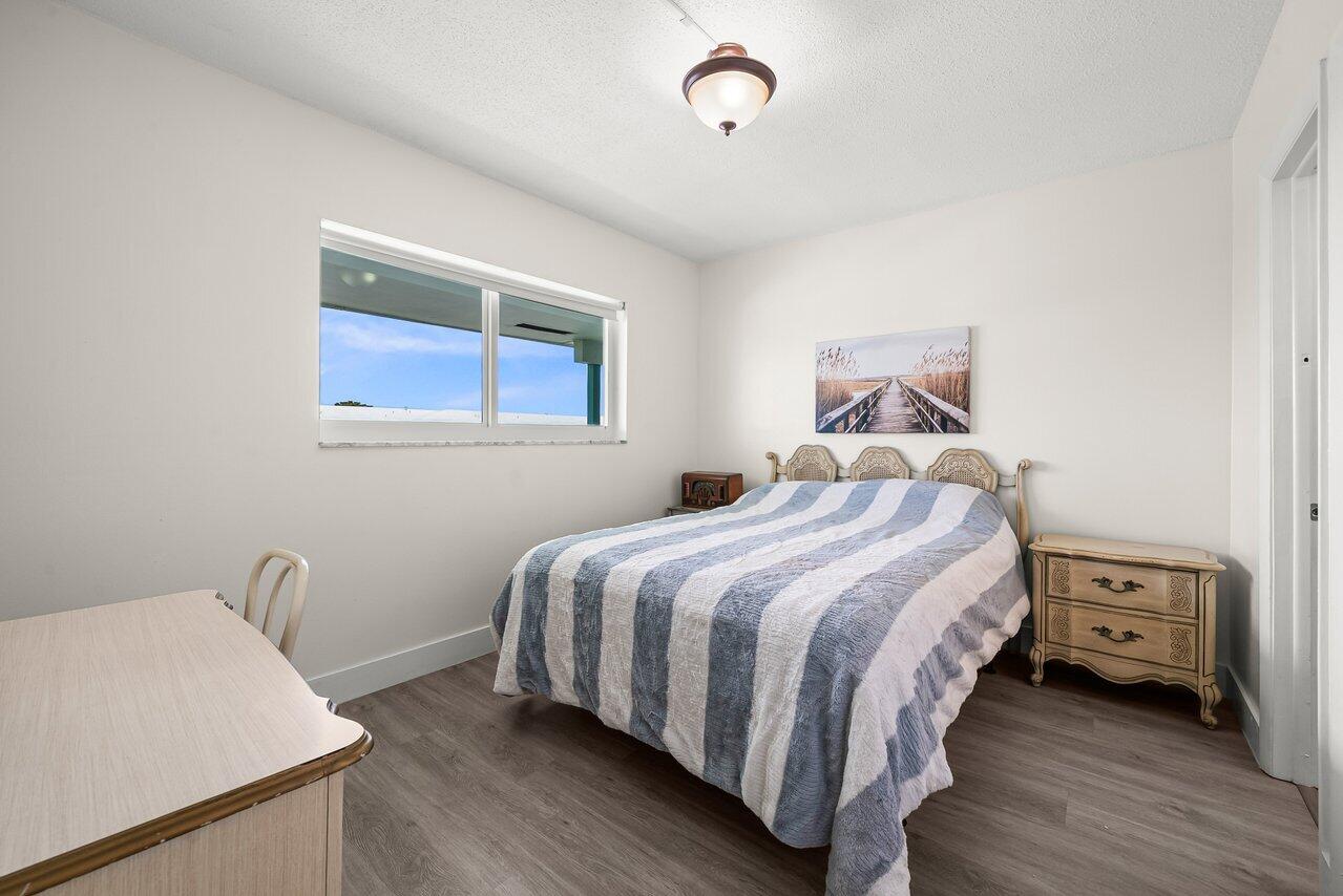 1117 Lake Terrace 207 Property Photo 15