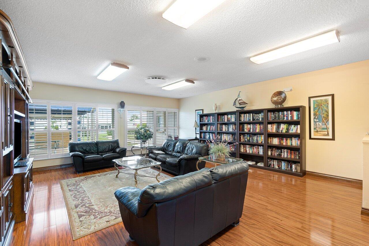 1117 Lake Terrace 207 Property Photo 24