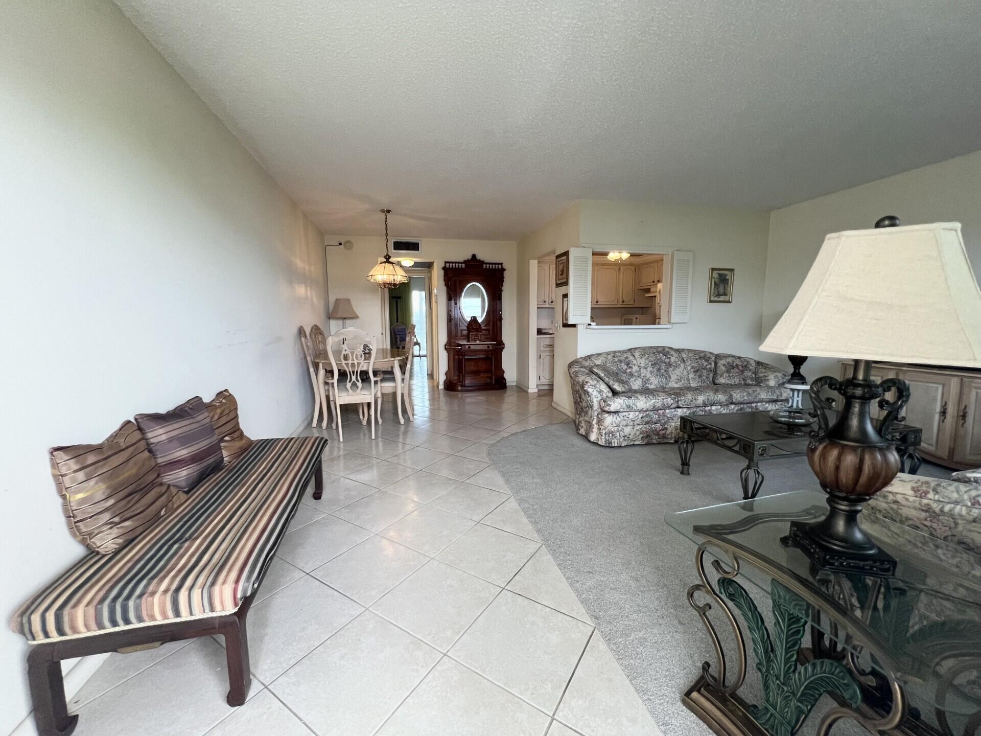 4116 Cambridge E Property Photo 4