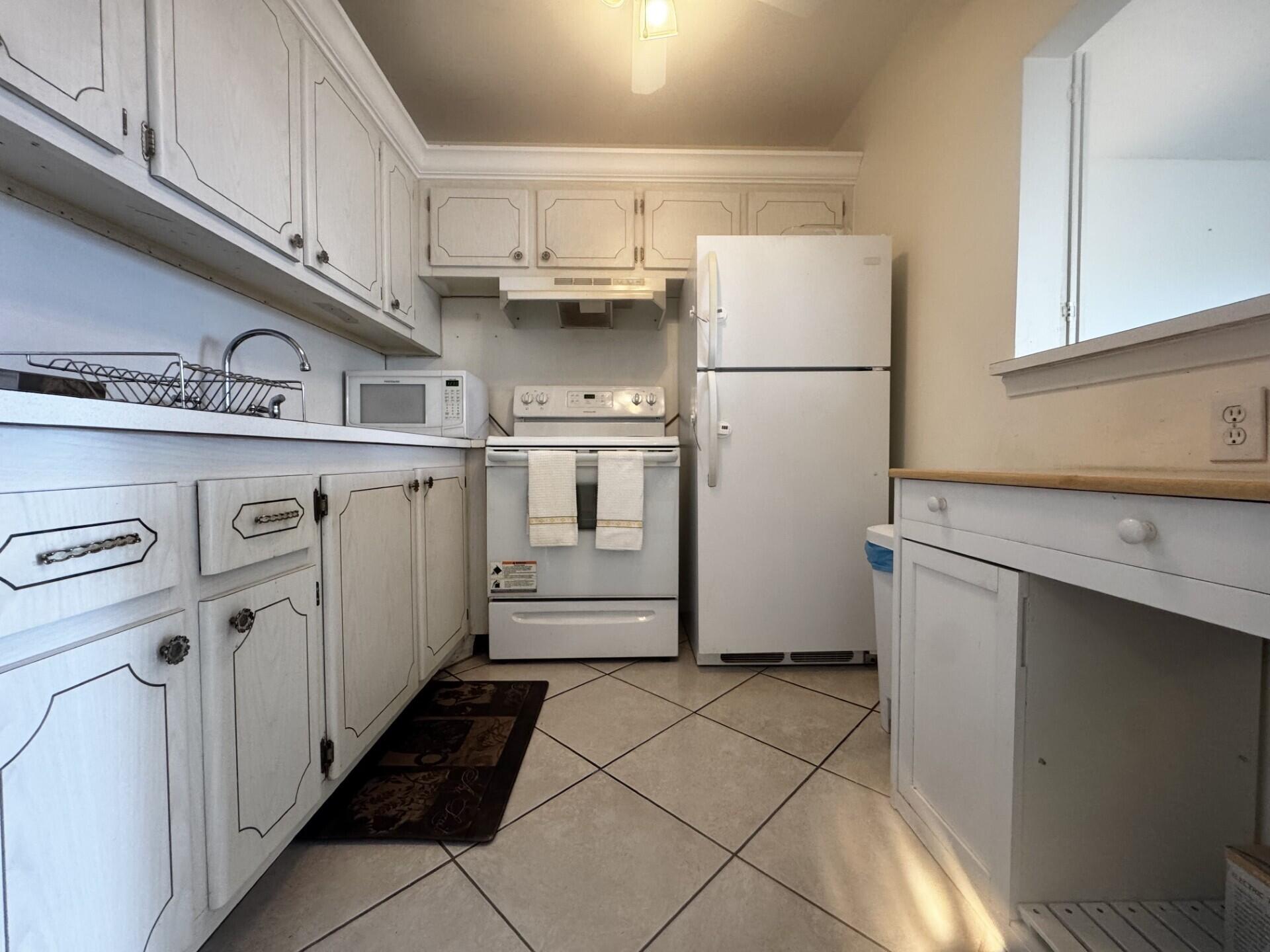 4116 Cambridge E Property Photo 5