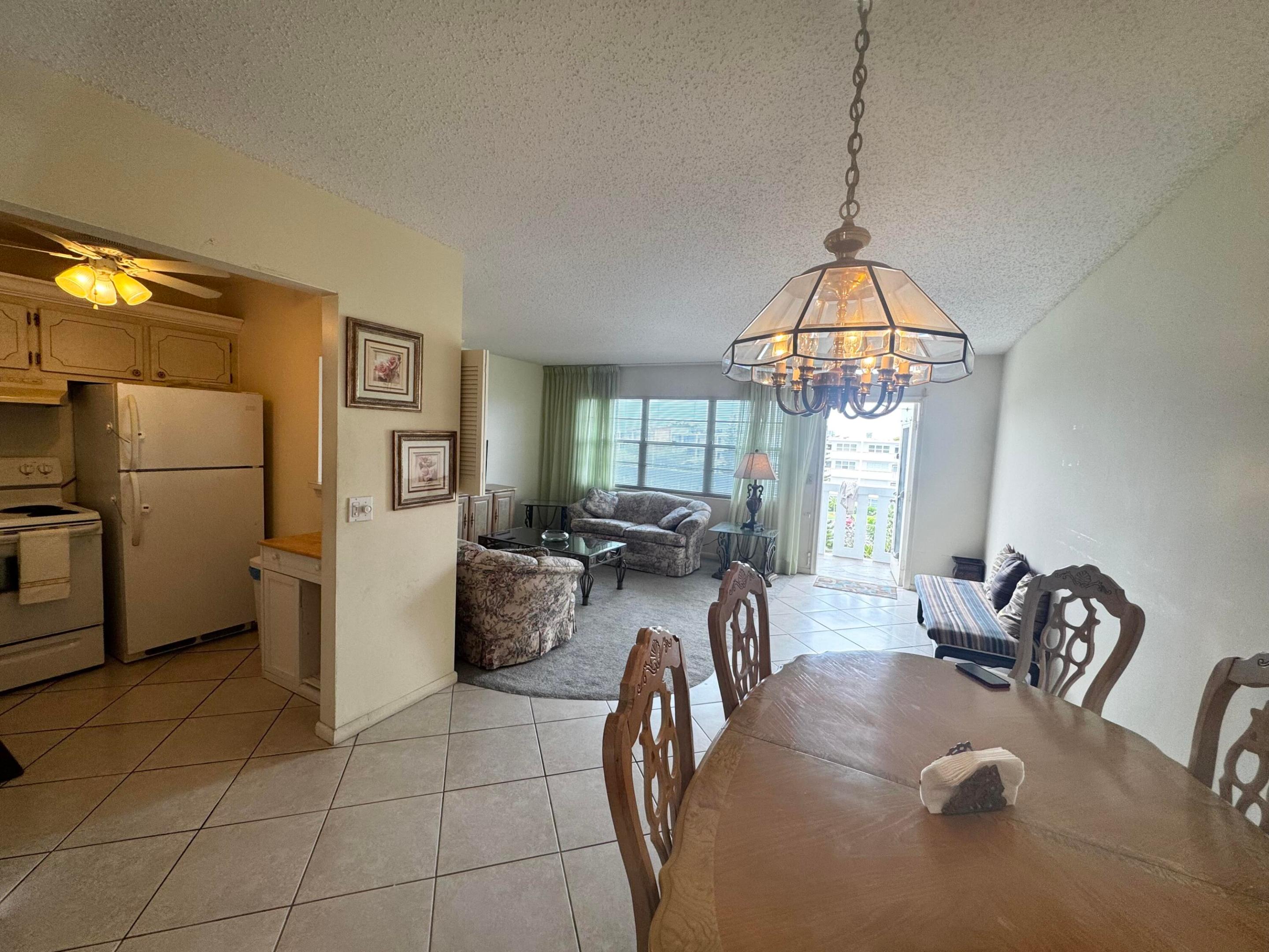 4116 Cambridge E Property Photo 6