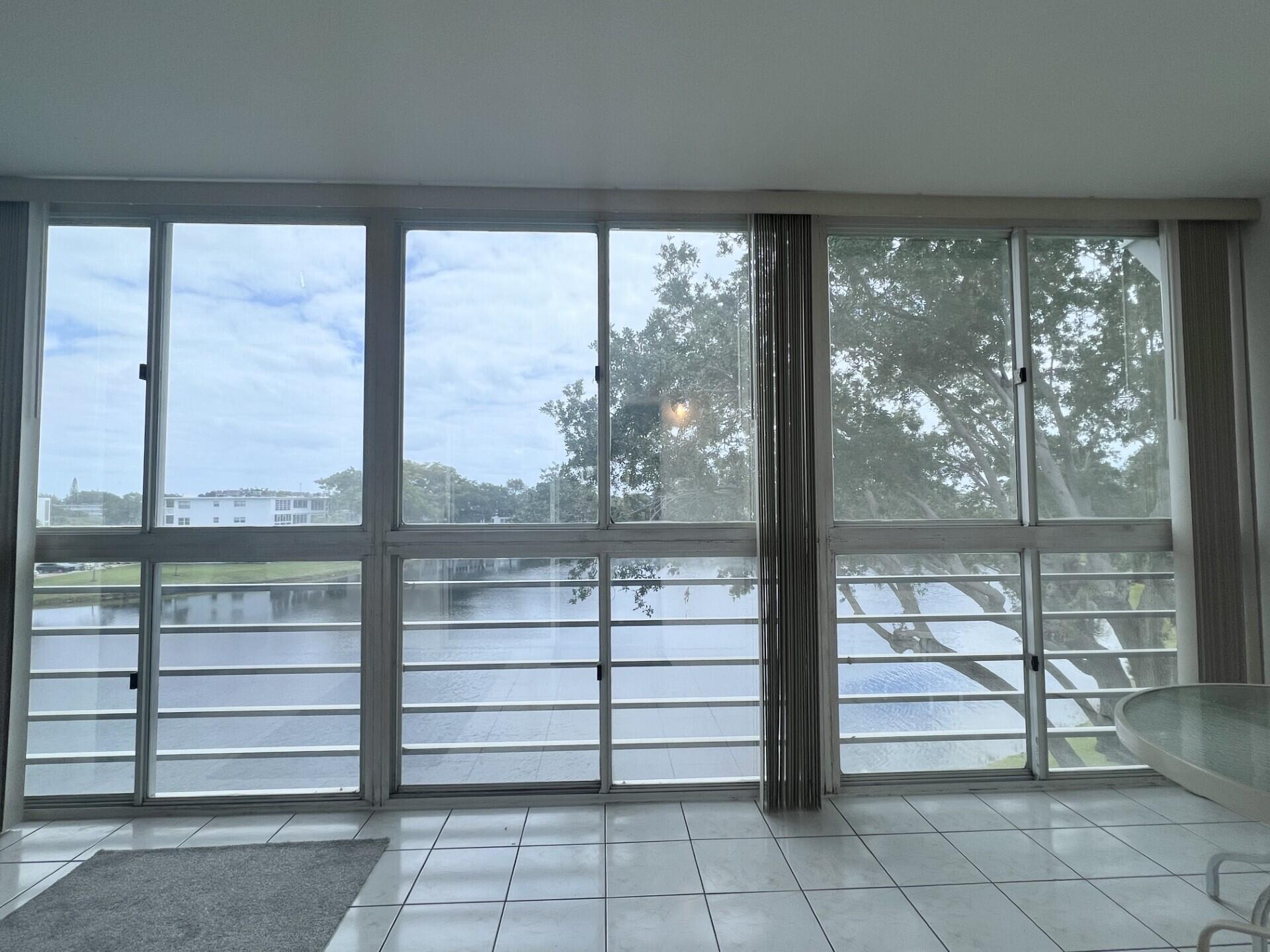 4116 Cambridge E Property Photo 13