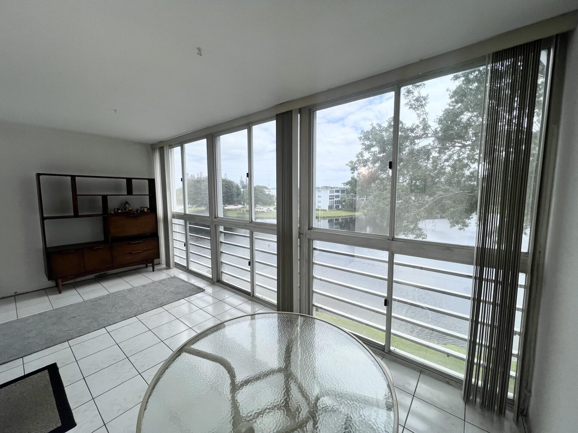 4116 Cambridge E Property Photo 14