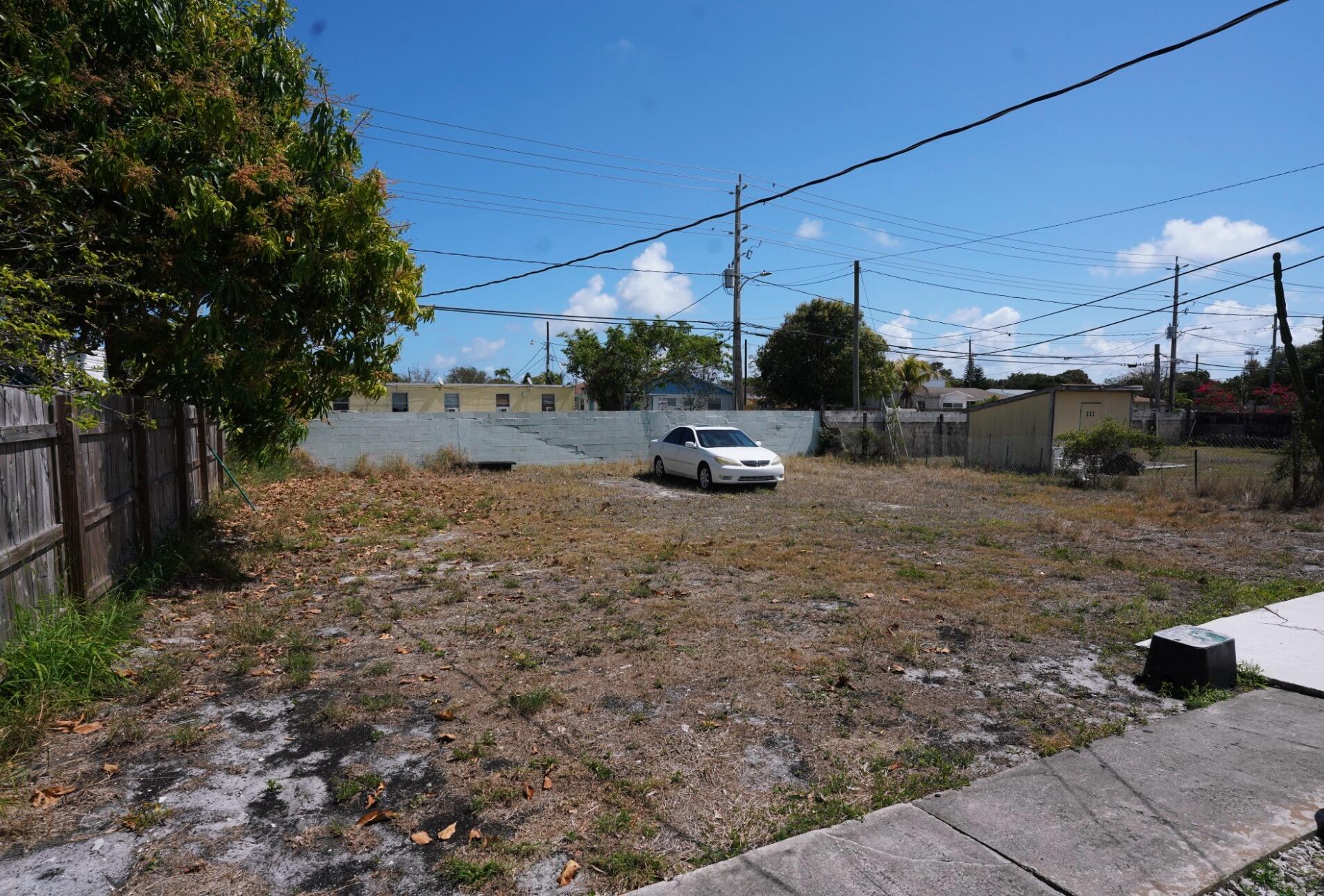 1418 S H Street Property Photo 6
