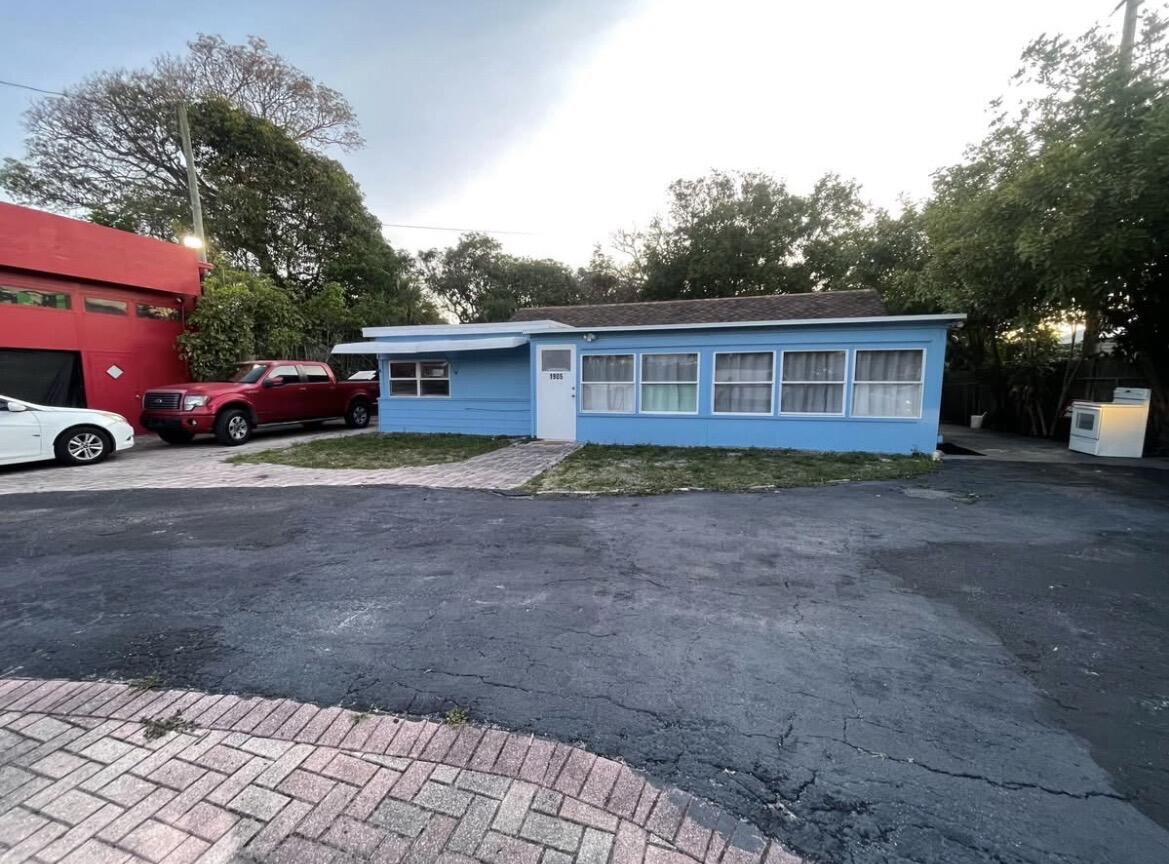 1905 Florida Street Property Photo 11