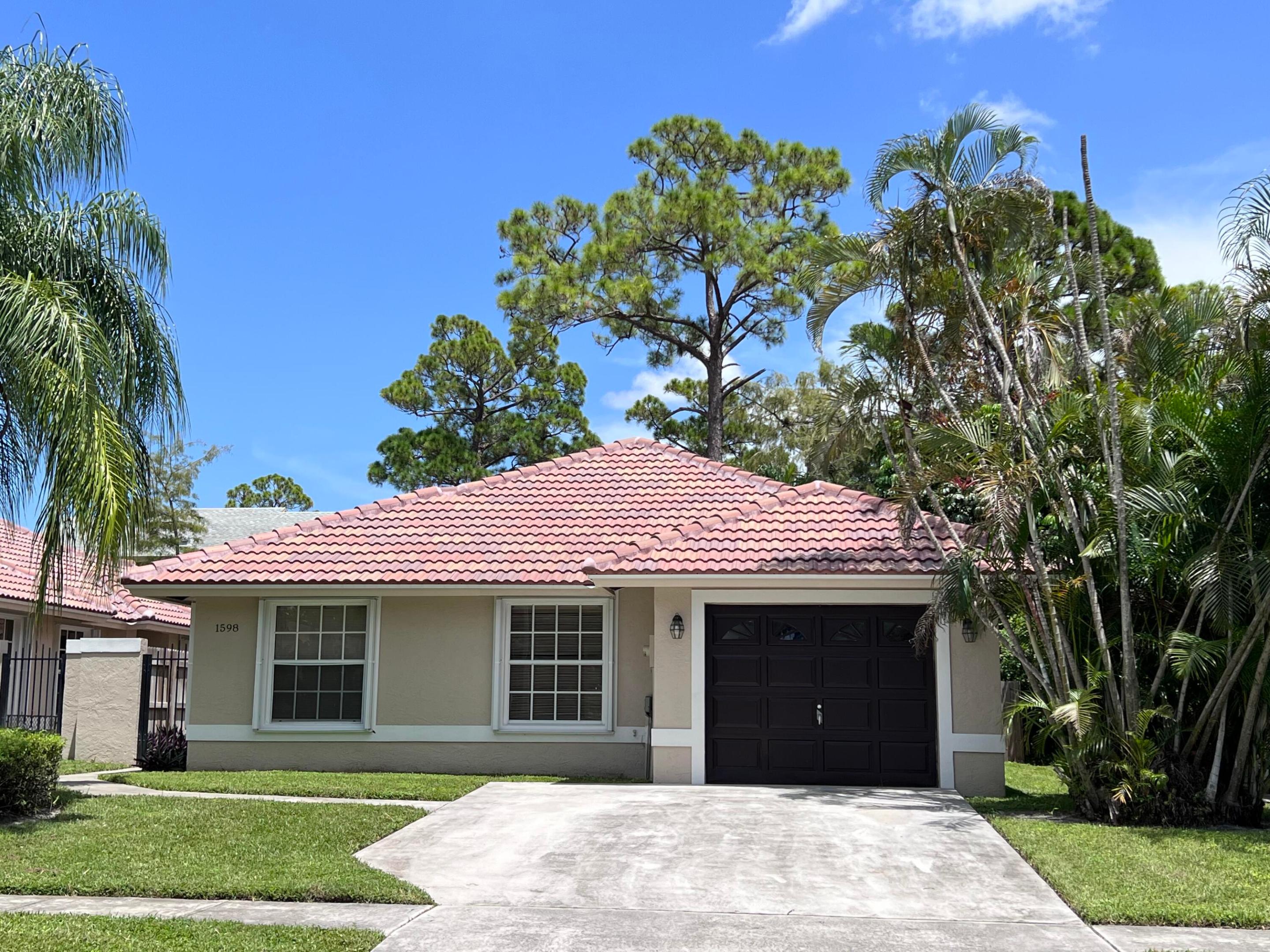 1598 Hawthorne Place Property Photo 1