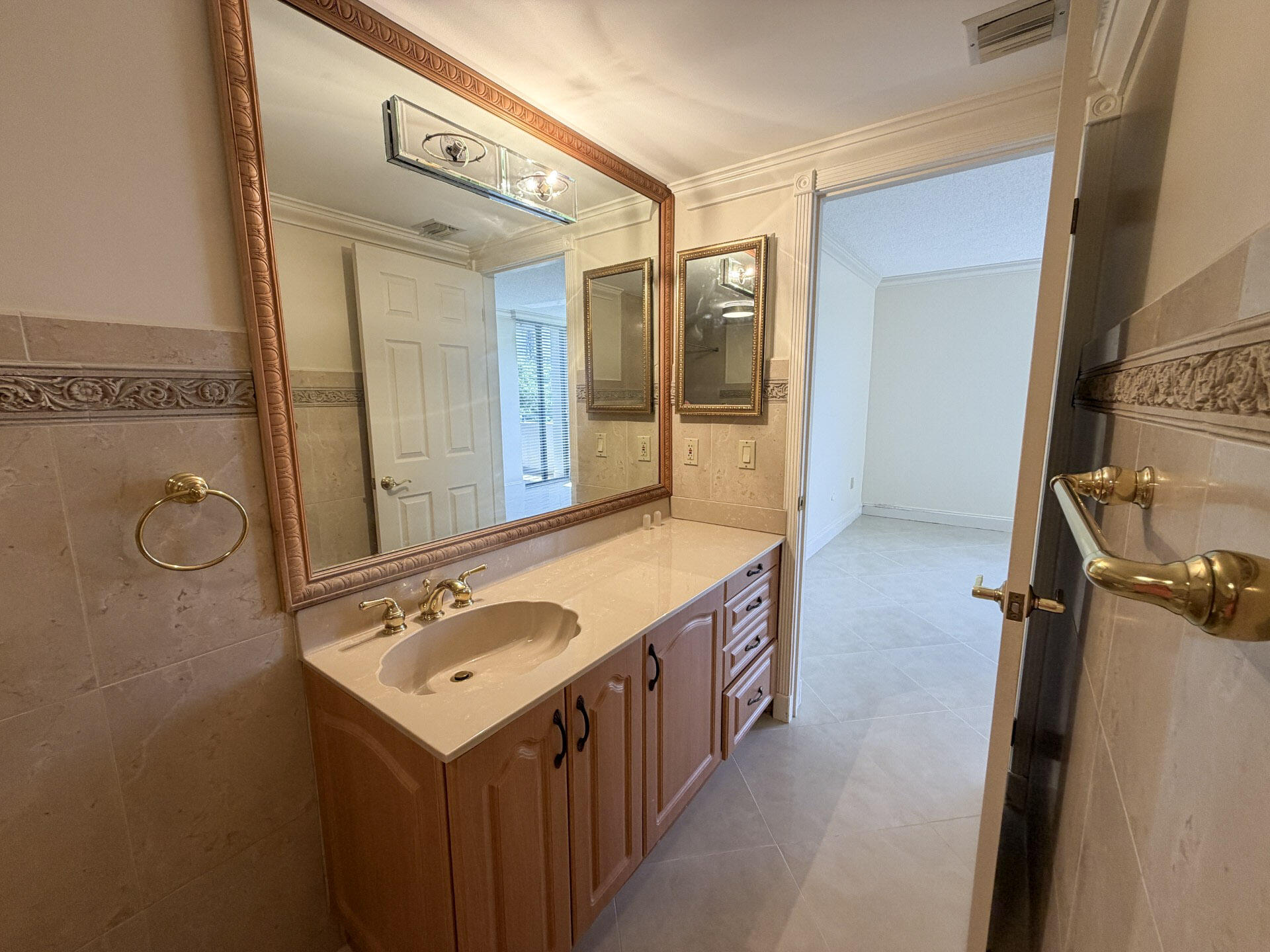 21085 Ne 34th Avenue 404-1 Property Photo 12