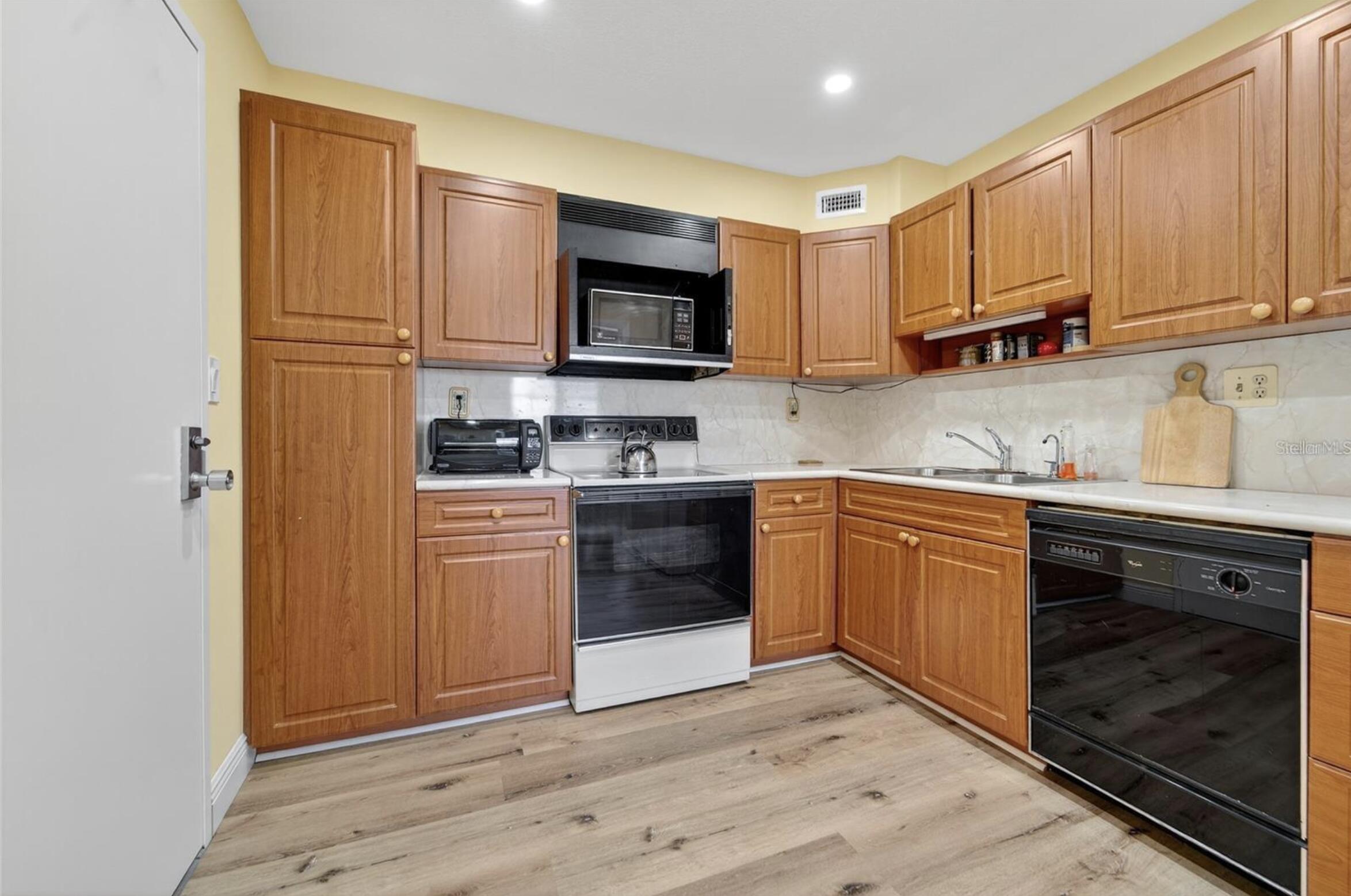 10777 W Sample Road 1212 Property Photo 12