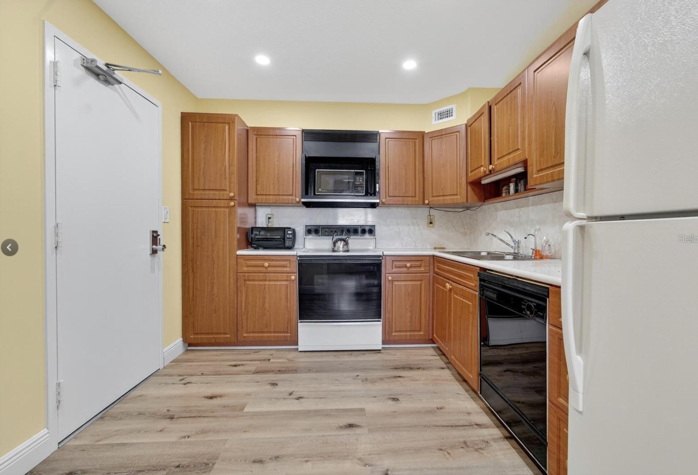 10777 W Sample Road 1212 Property Photo 13