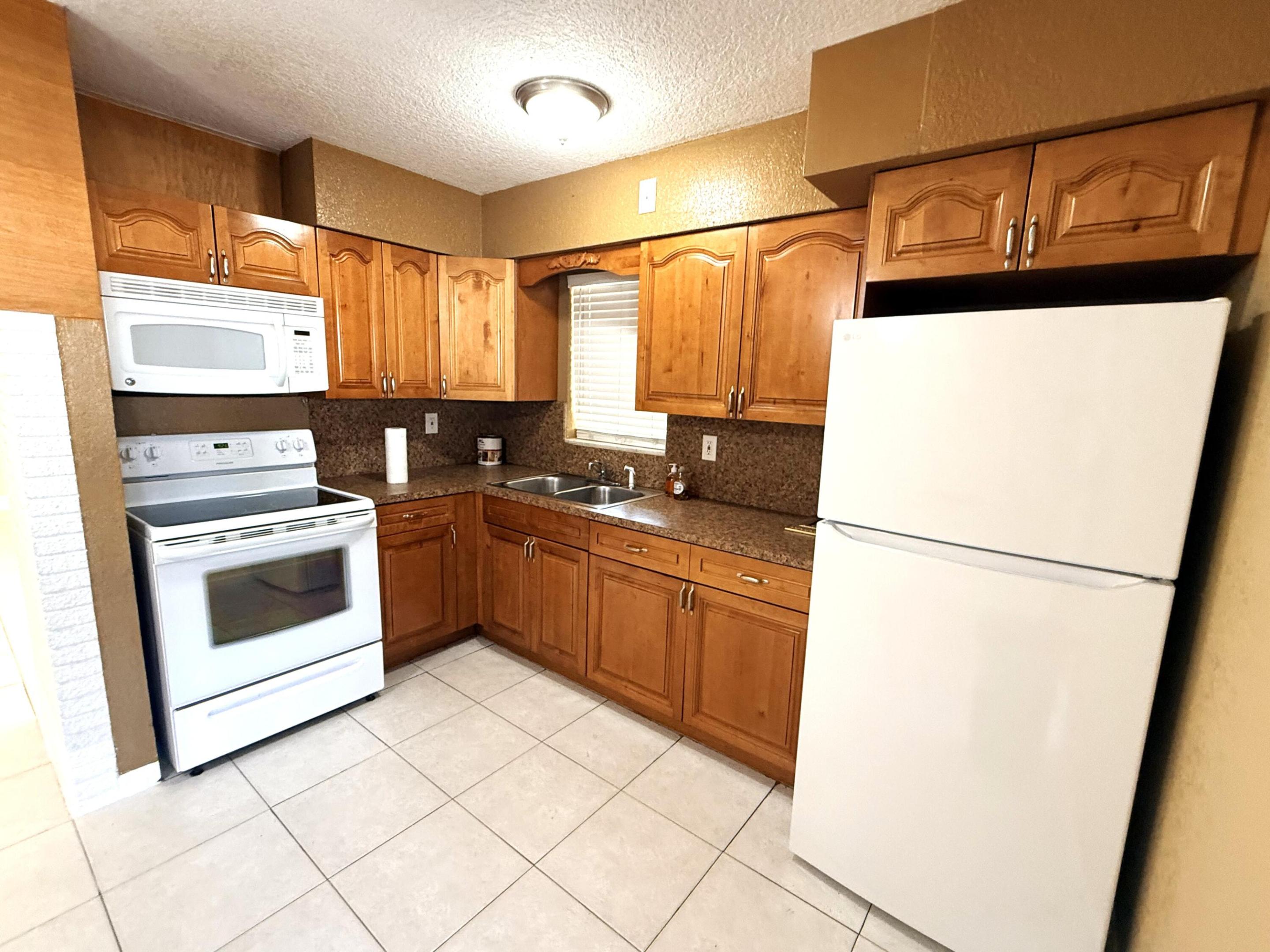 551 Se 15th Street W Property Photo 2