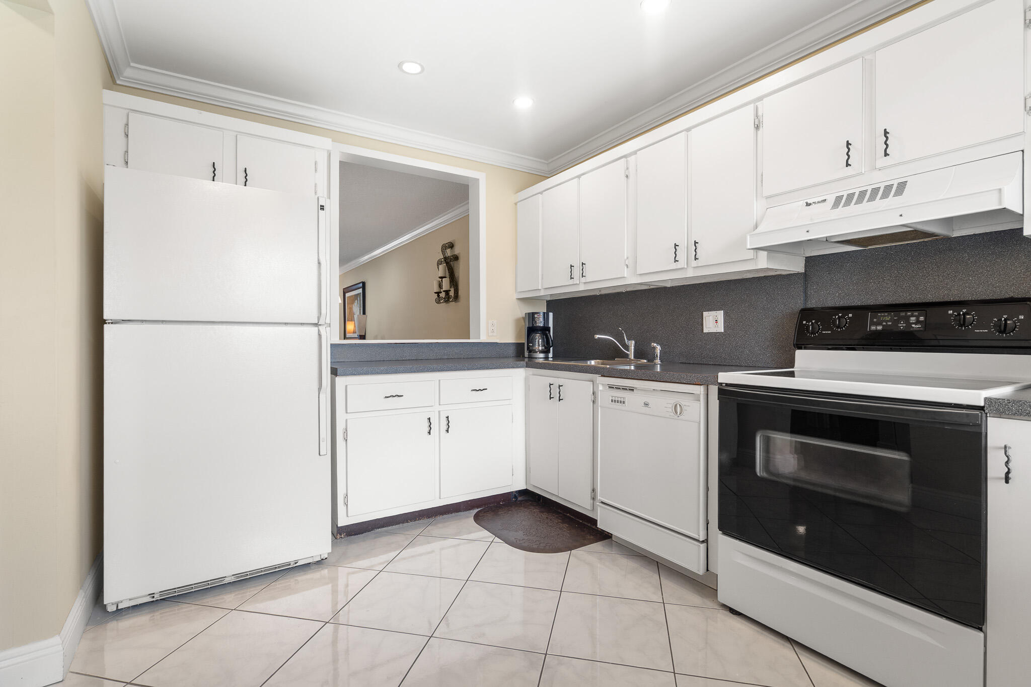21218 Lago Circle H Property Photo 14