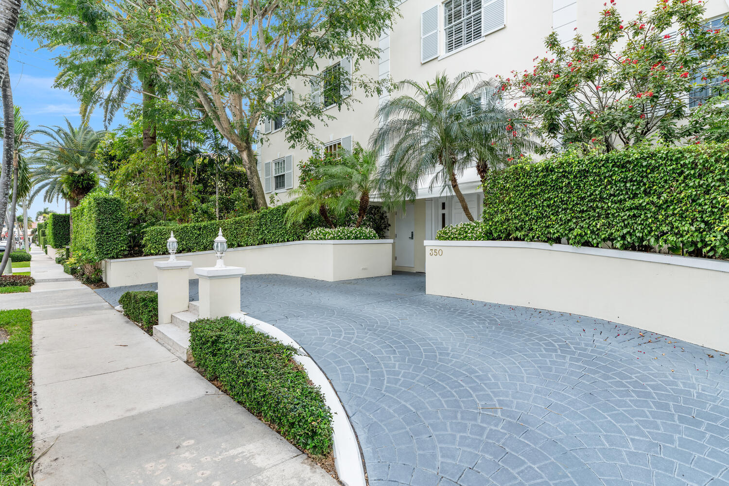 350 Cocoanut Row 3a Property Photo 2