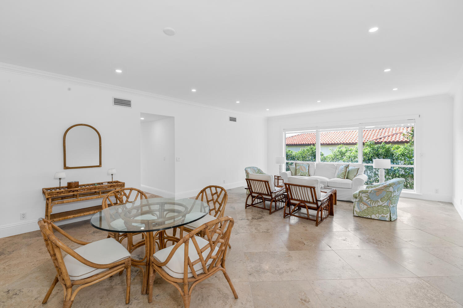 350 Cocoanut Row 3a Property Photo 3