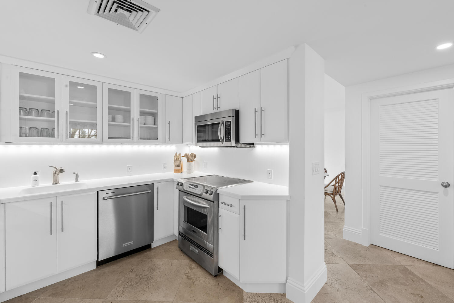 350 Cocoanut Row 3a Property Photo 11