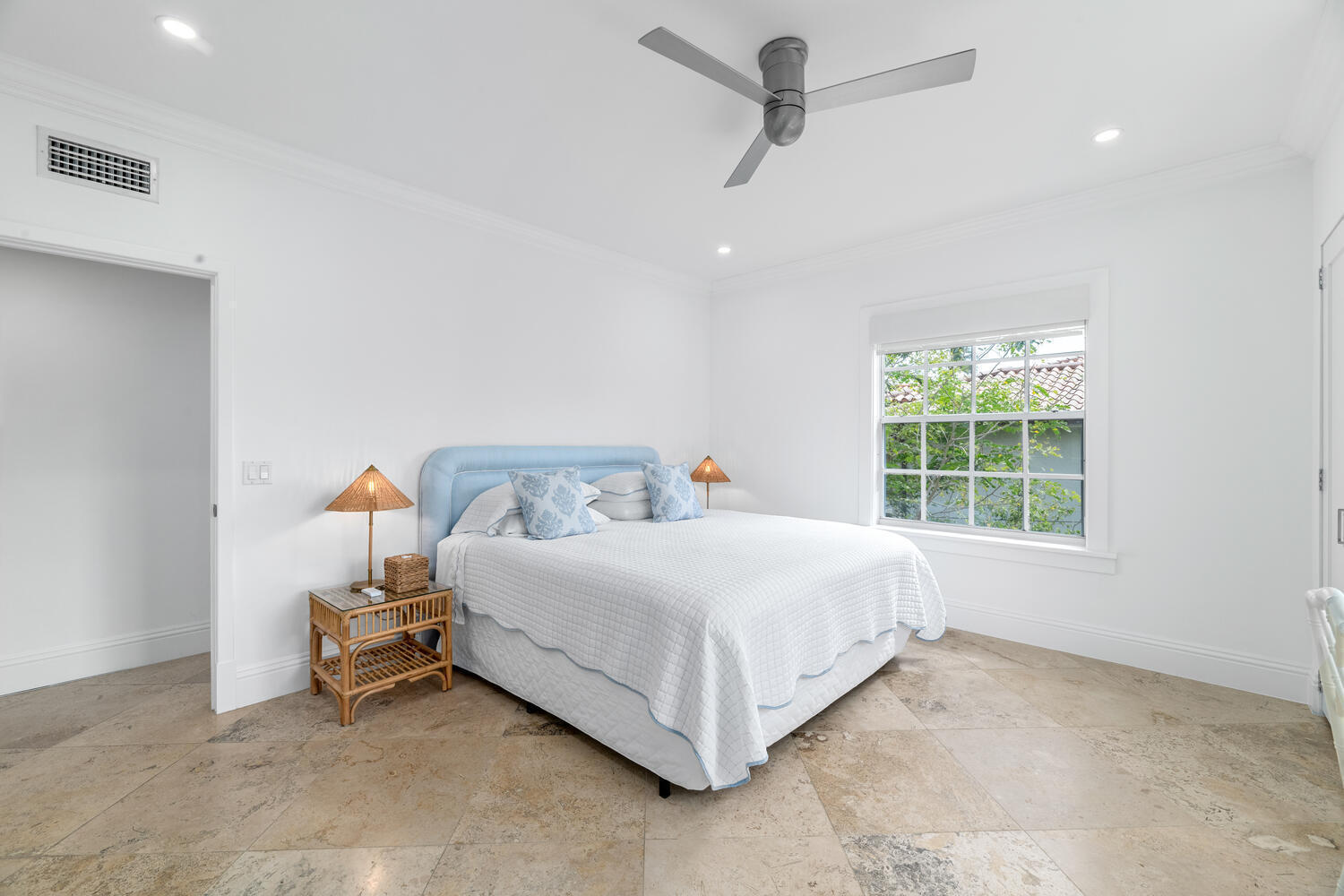 350 Cocoanut Row 3a Property Photo 24