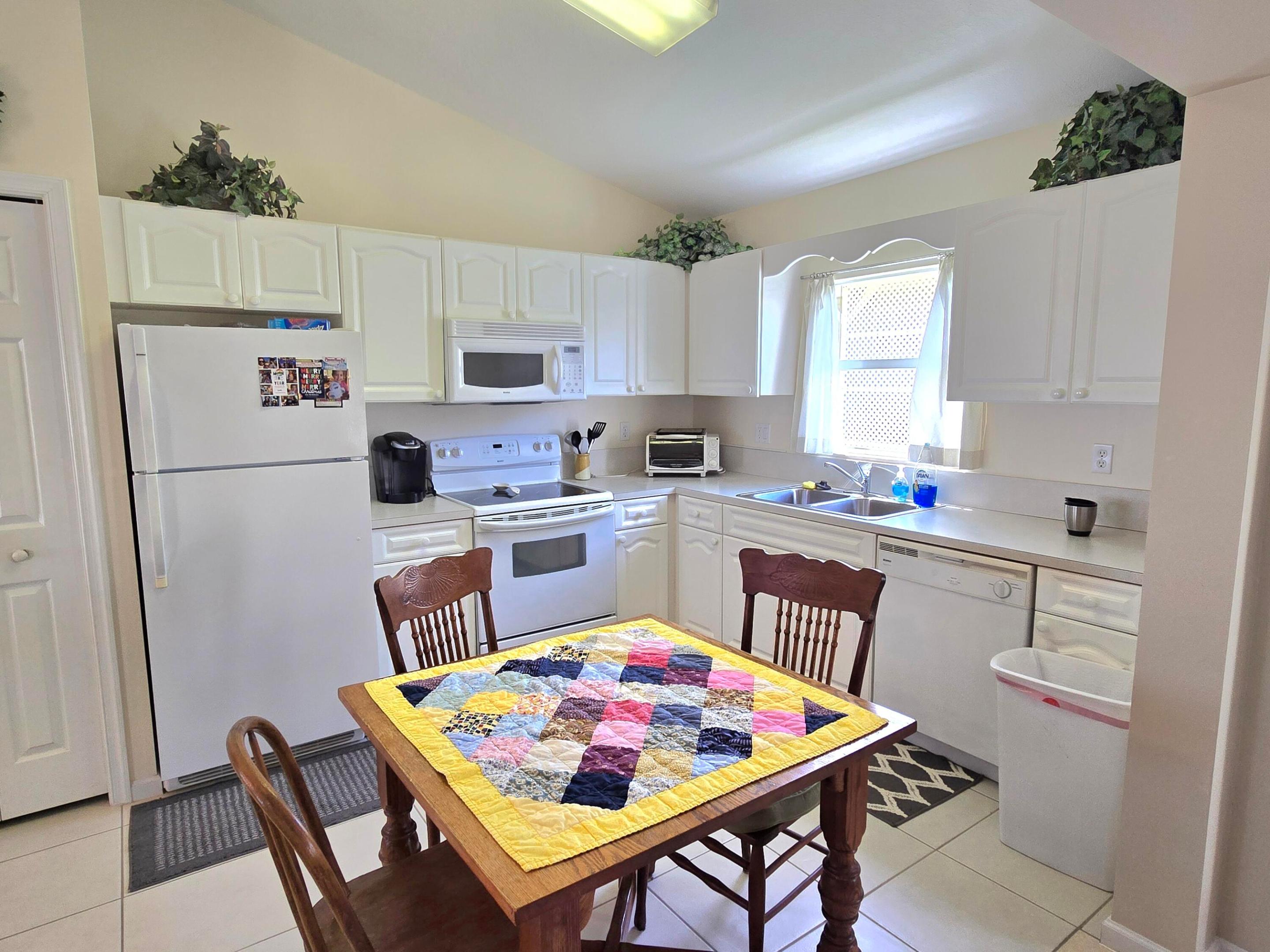 4311 Sw 9th Way Property Photo 8