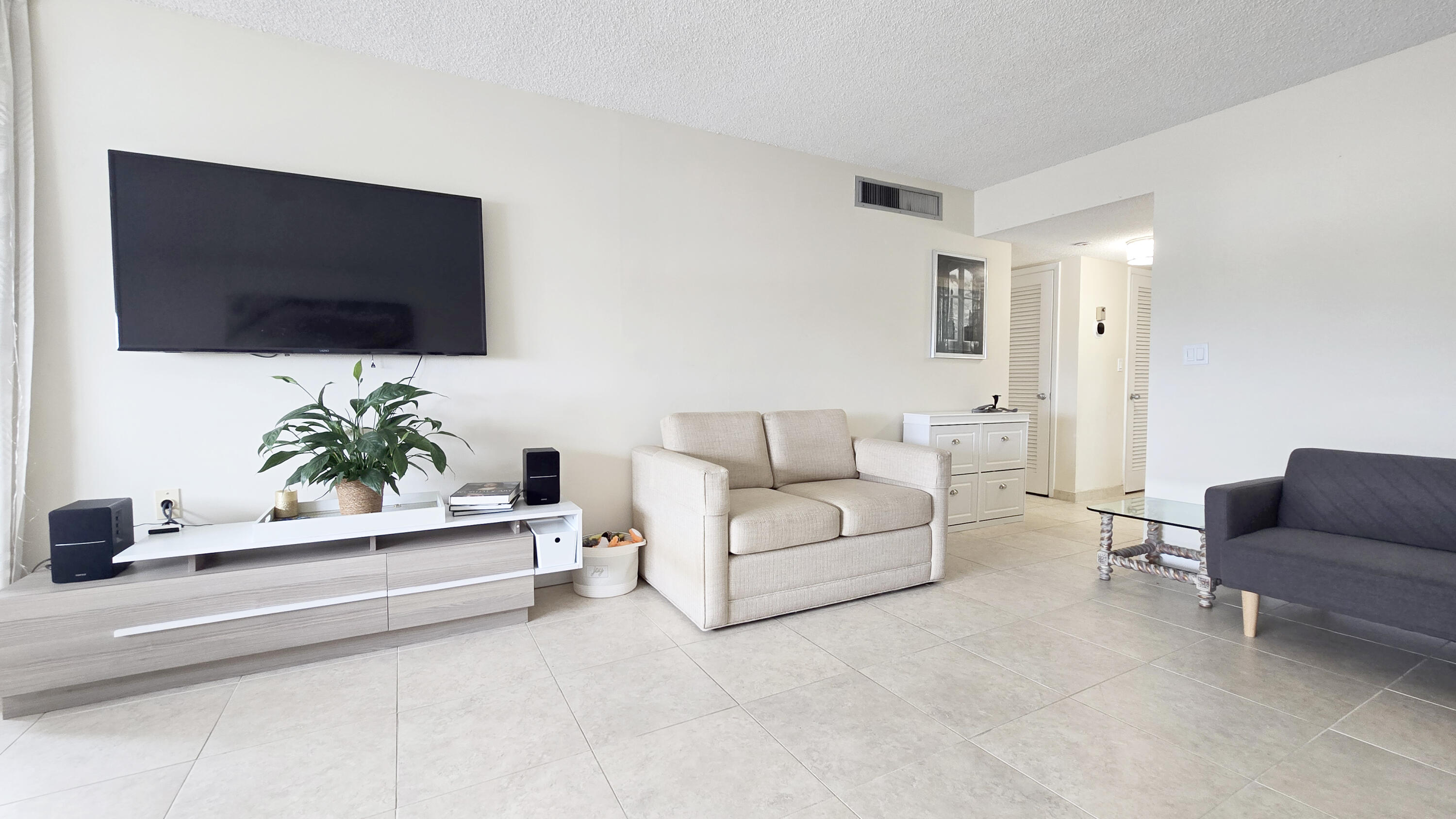 1400 S Ocean Drive 505 Property Photo 3