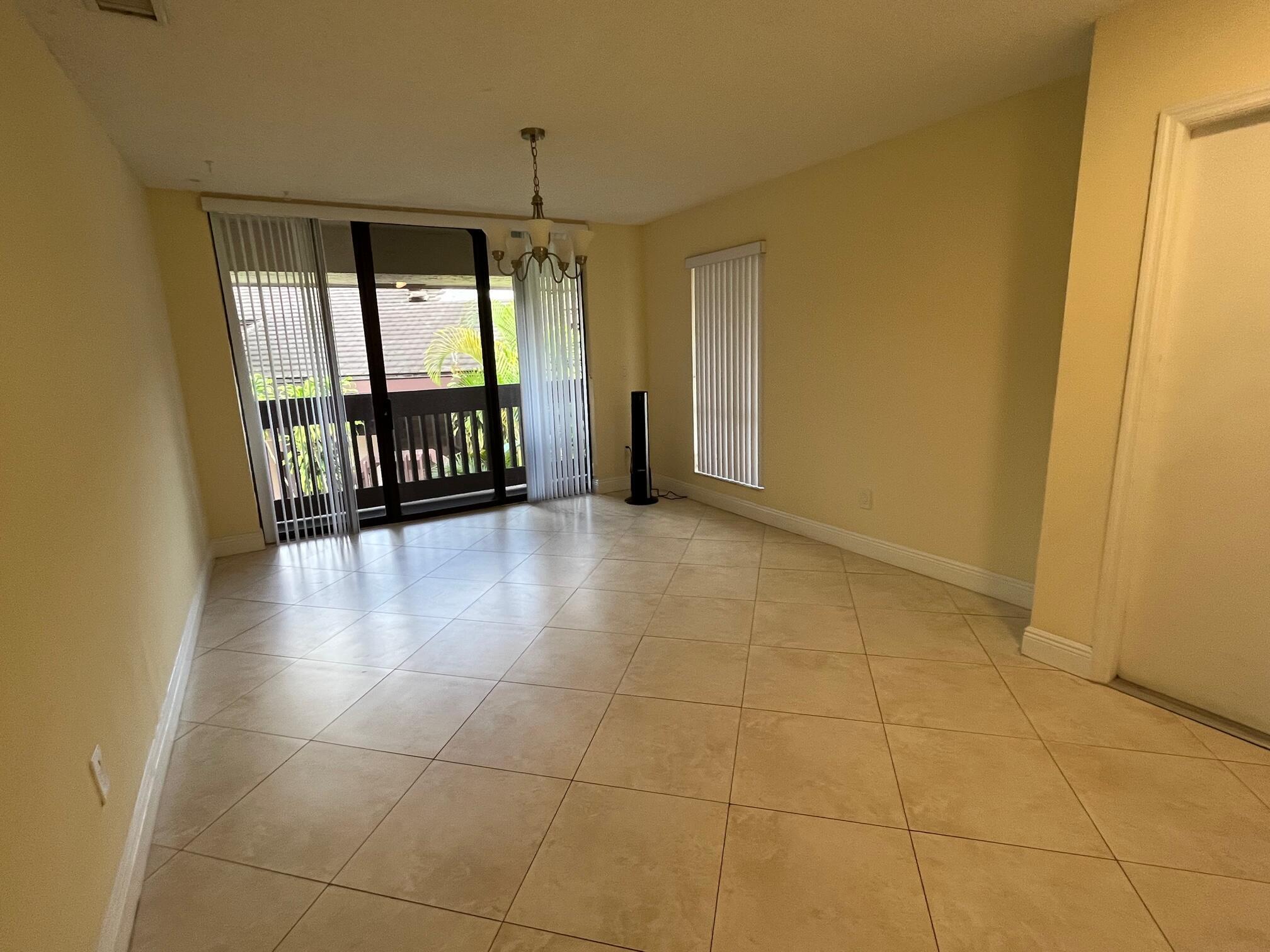 9256 Sabal Ridge Circle D Property Photo 5