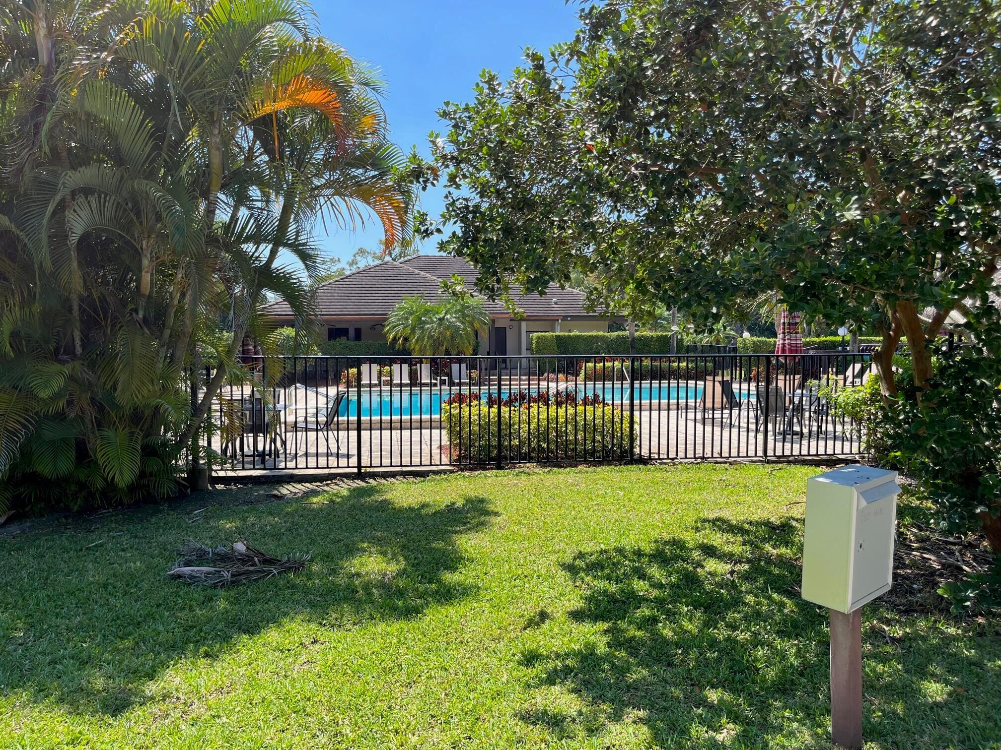9256 Sabal Ridge Circle D Property Photo 16