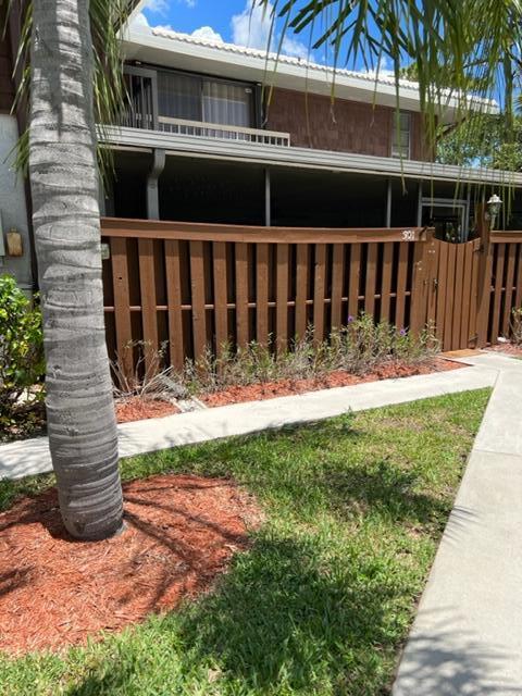 301 Se Castle Court Property Photo 19