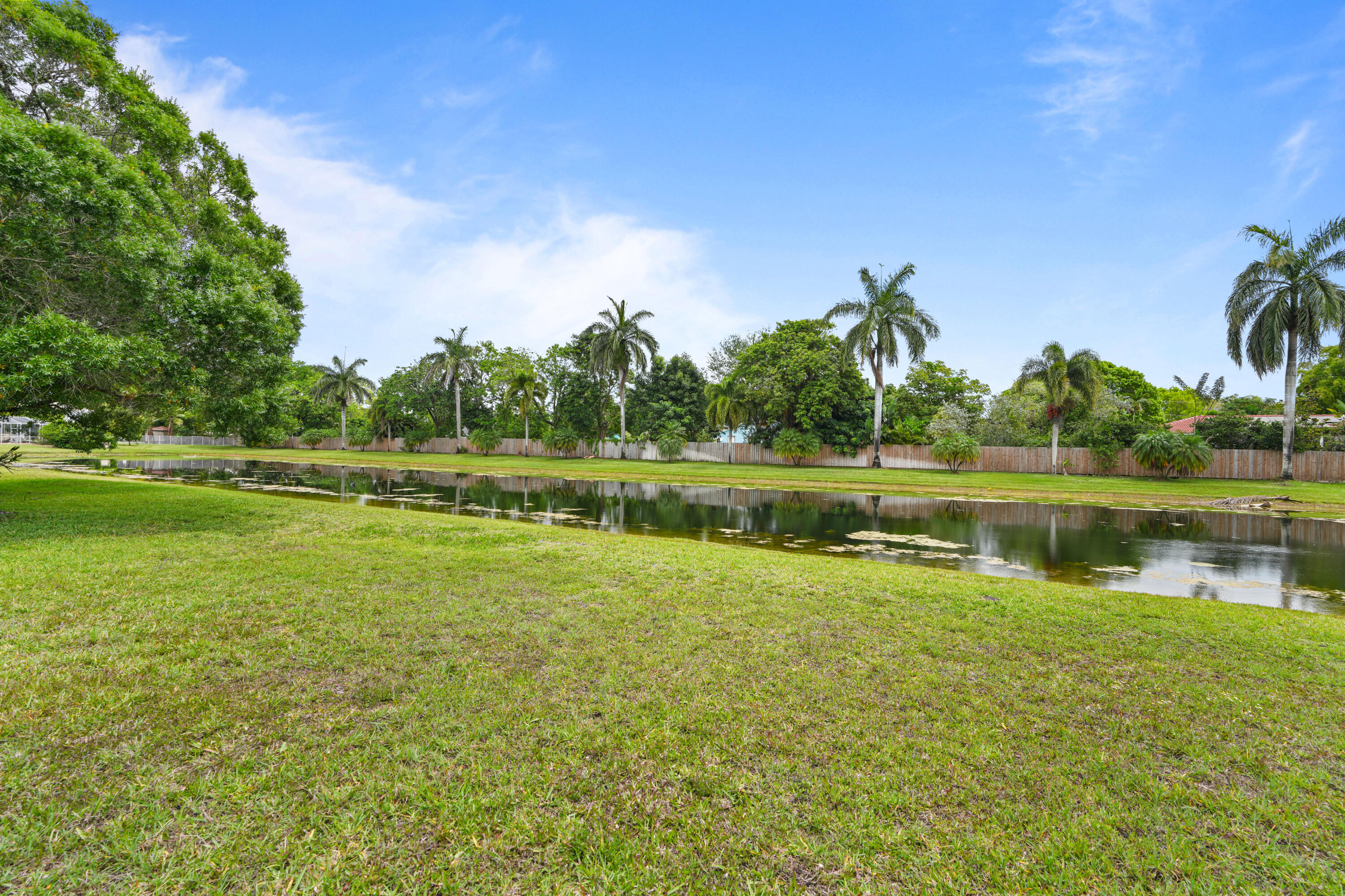 16245 Seneca Circle Property Photo 4