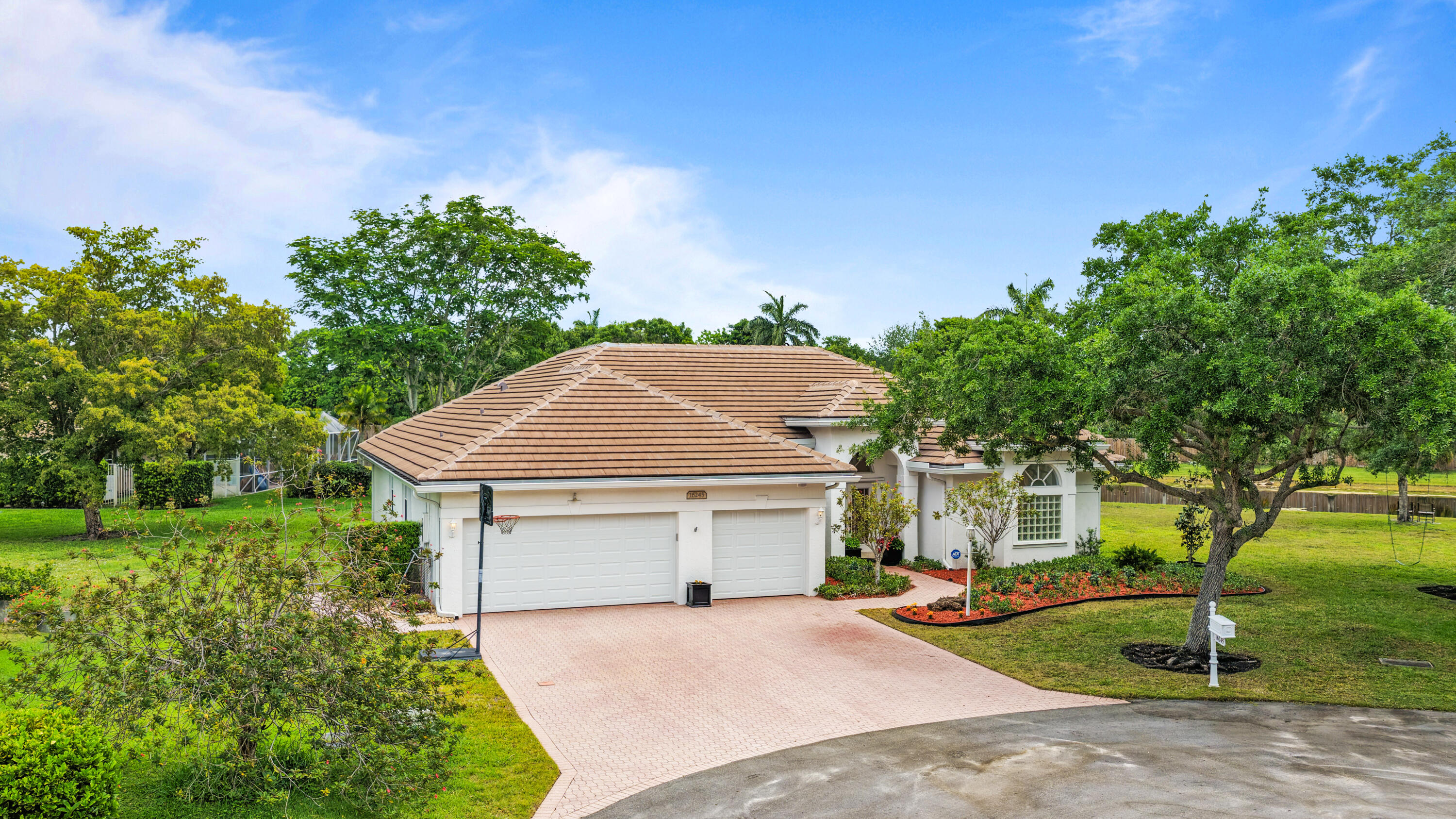 16245 Seneca Circle Property Photo 8