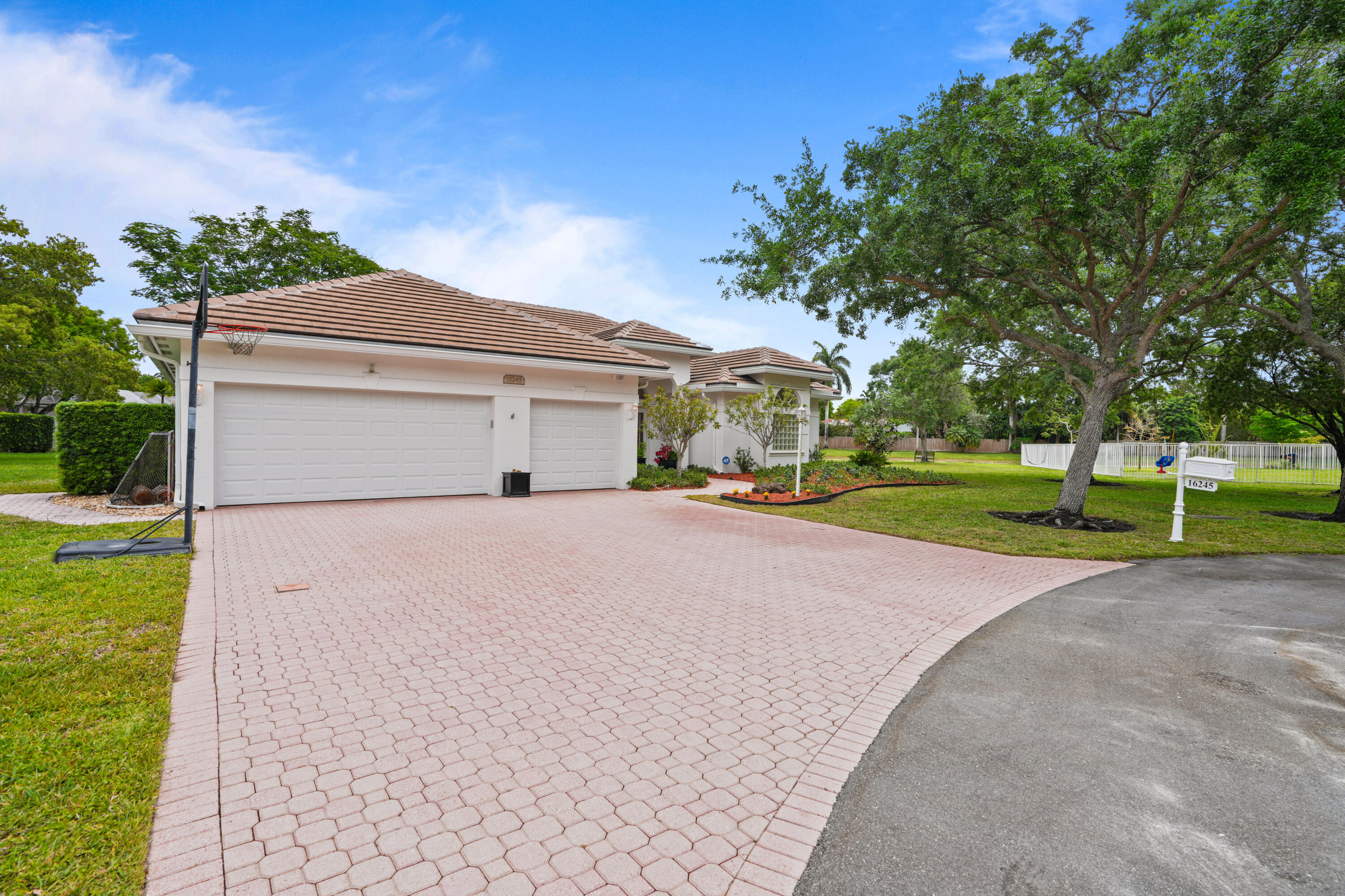 16245 Seneca Circle Property Photo 11