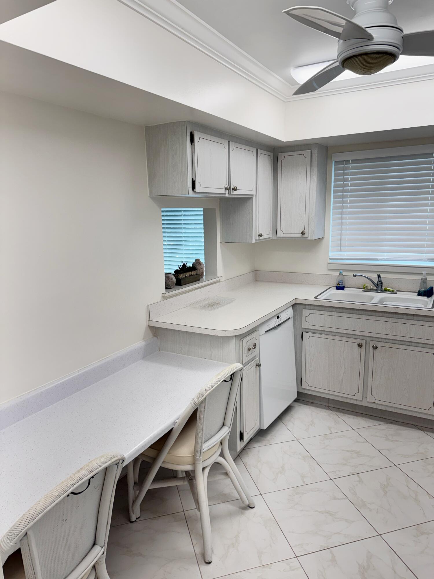 2950 Se Ocean Boulevard 8-6 Property Photo 5