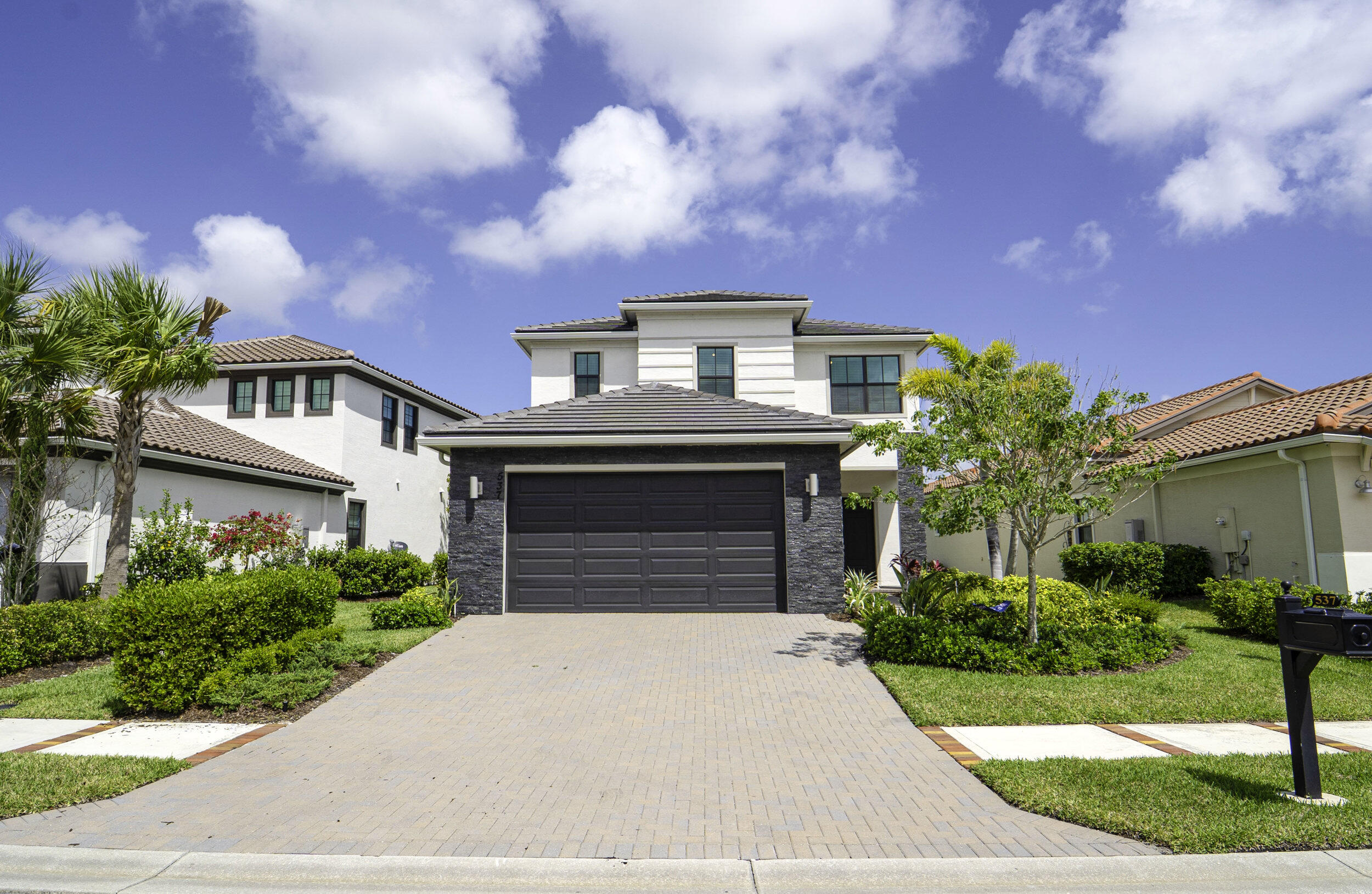 537 Se Fascino Circle Property Photo 3