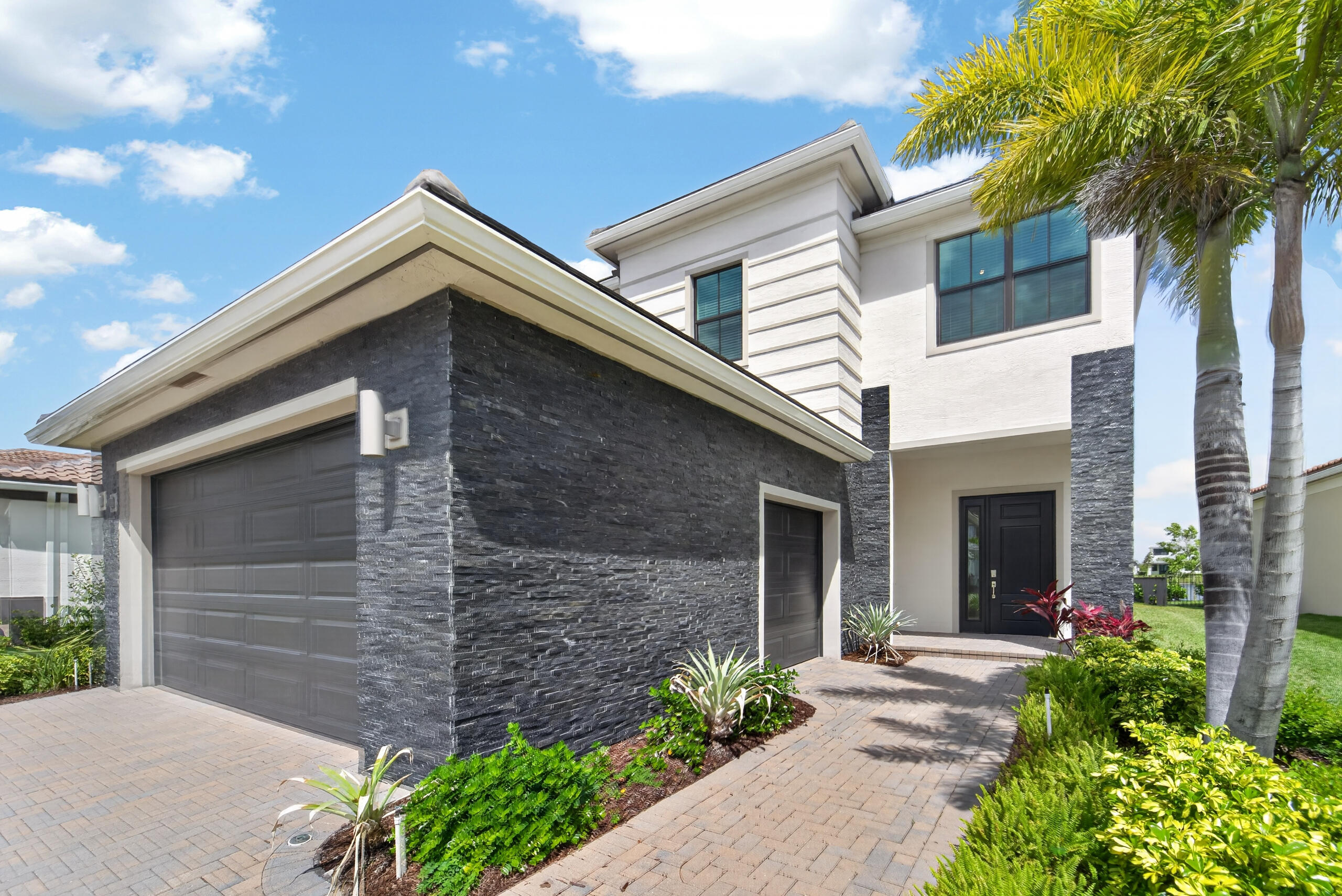 537 Se Fascino Circle Property Photo 4