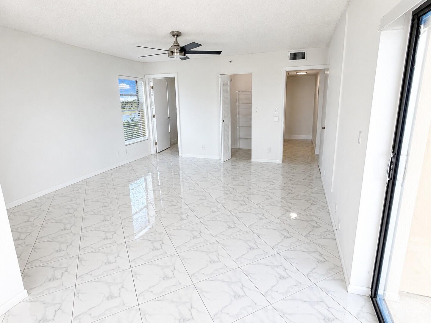 7076 Huntington Lane 608 Property Photo 5